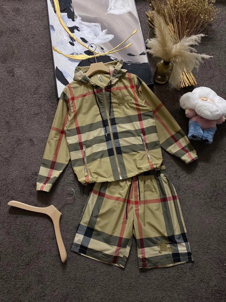 Burberry Baperly 2024 Spring Collection in Khaki, Sizes M-3XL Available - 图片 1