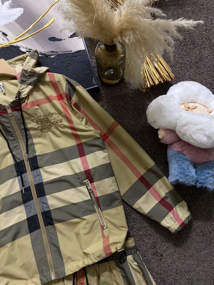 Burberry Baperly 2024 Spring Collection in Khaki, Sizes M-3XL Available - 图片 3