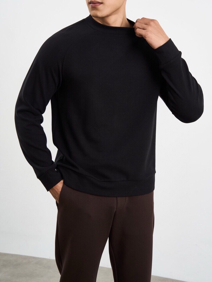 P528 Ermenegildo Zegna Fall Winter Collection: Light, Woolen Long-Sleeved T-Shirts with Close Shoulder Cut. - 图片 1