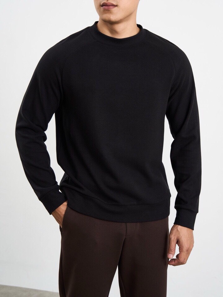 P528 Ermenegildo Zegna Fall Winter Collection: Light, Woolen Long-Sleeved T-Shirts with Close Shoulder Cut. - 图片 2