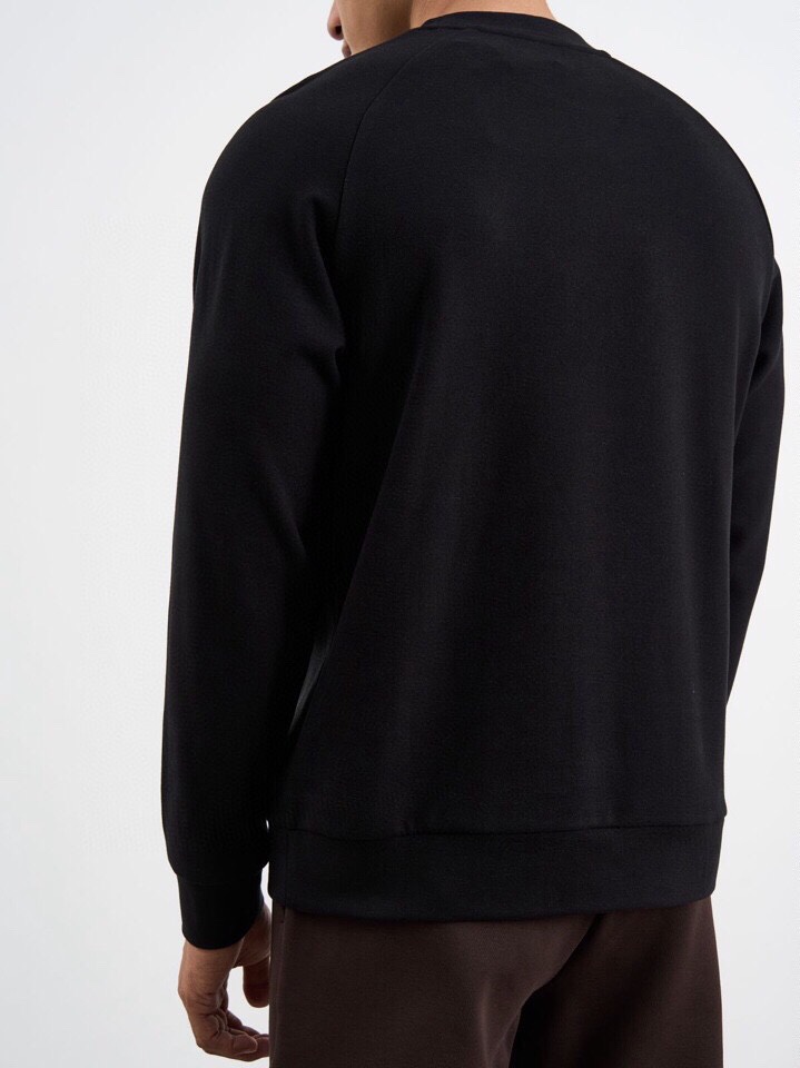 P528 Ermenegildo Zegna Fall Winter Collection: Light, Woolen Long-Sleeved T-Shirts with Close Shoulder Cut. - 图片 9