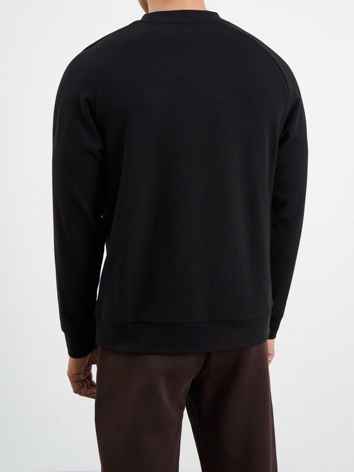 P528 Ermenegildo Zegna Fall Winter Collection: Light, Woolen Long-Sleeved T-Shirts with Close Shoulder Cut. - 图片 8