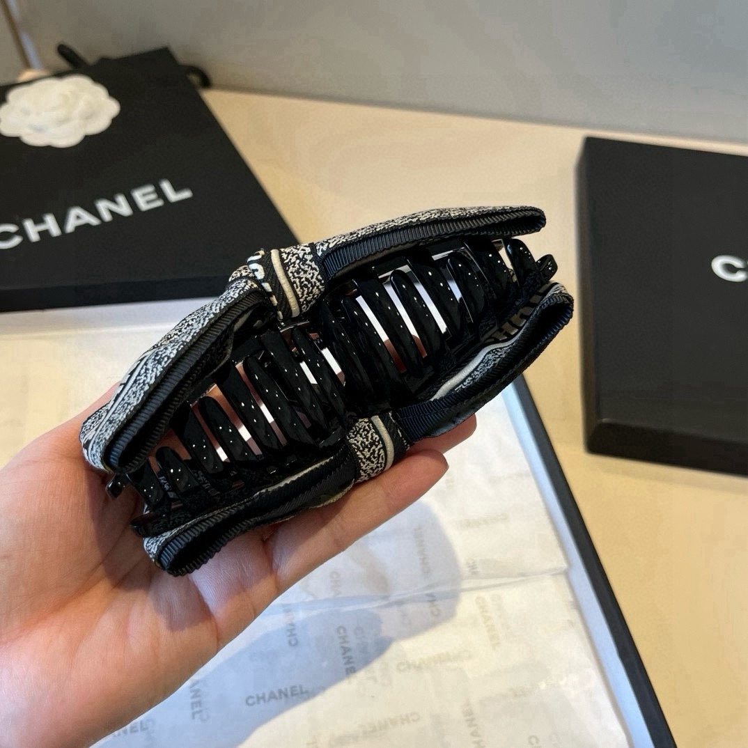 🆕 

Dior新款发夹