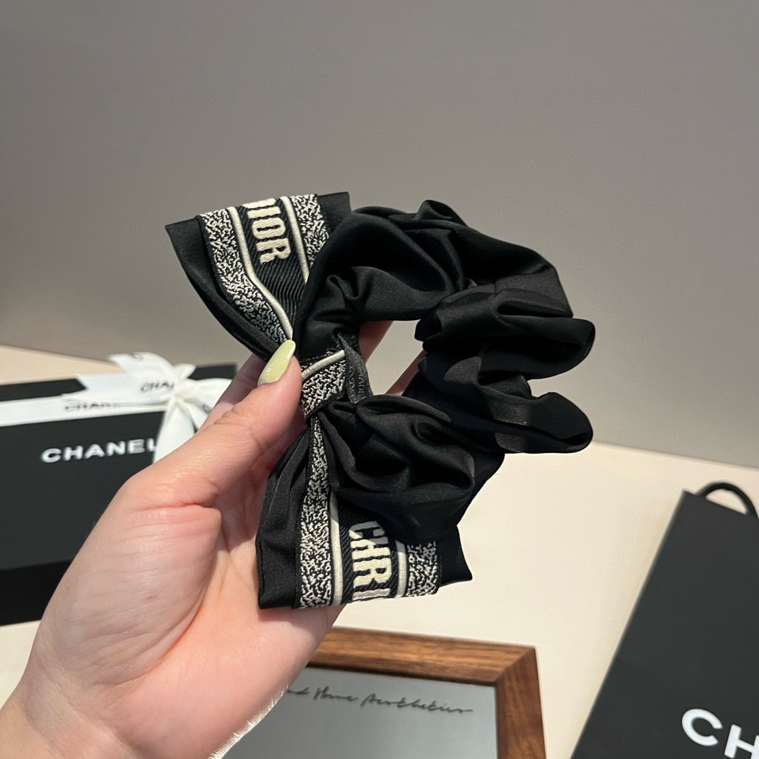 🆕

Dior迪奥新款发圈