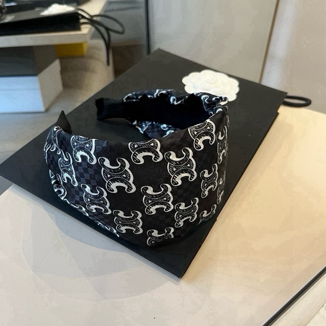 🆕

Celine赛琳新款发箍