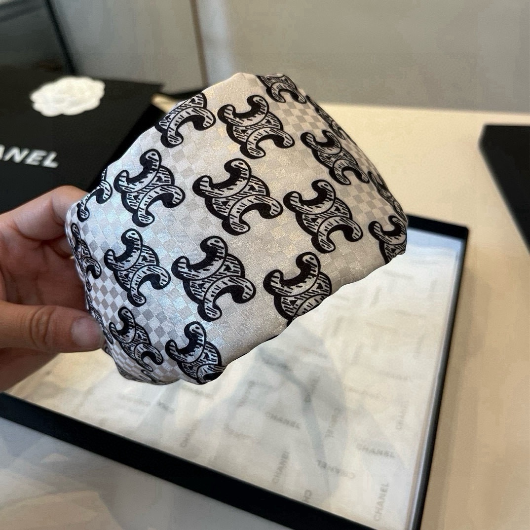 🆕

Celine赛琳新款发箍
