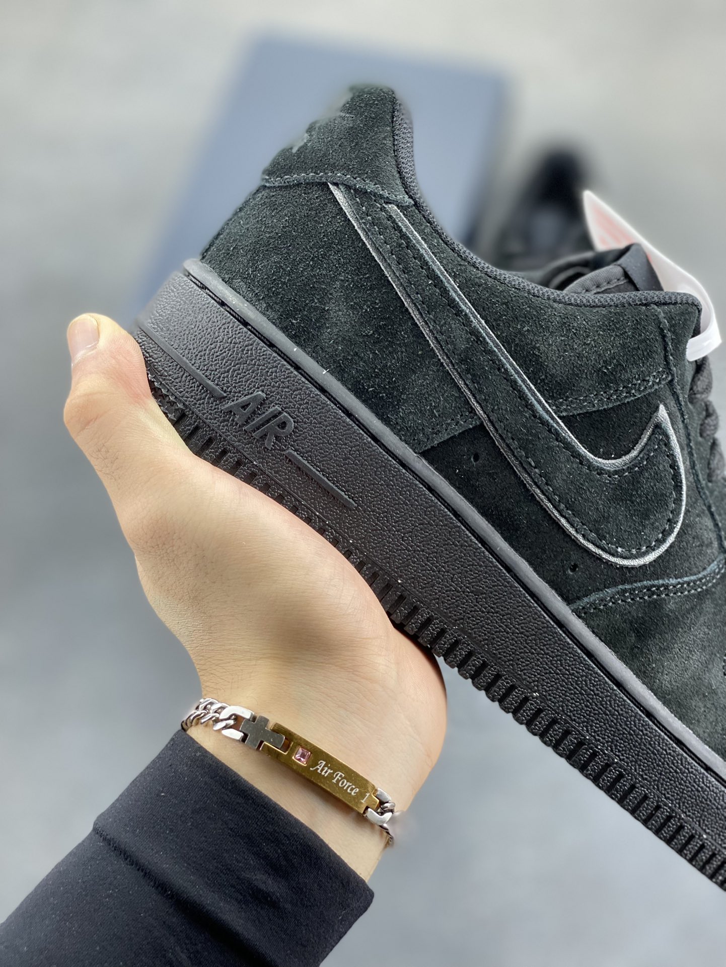 图片[6]-Nike Air Force 1 Low 翻毛黑 原楦头原纸板 打造纯正空军版型 专注外贸渠道 全掌内置蜂窝气垫 原盒配件 原厂中底钢印、拉帮完美 货号：HQ1966-002 尺码：36 36.5 37.5 38 38.5 39 40 40.5 41 42 42.5 43 44 44.5 45-选品中心