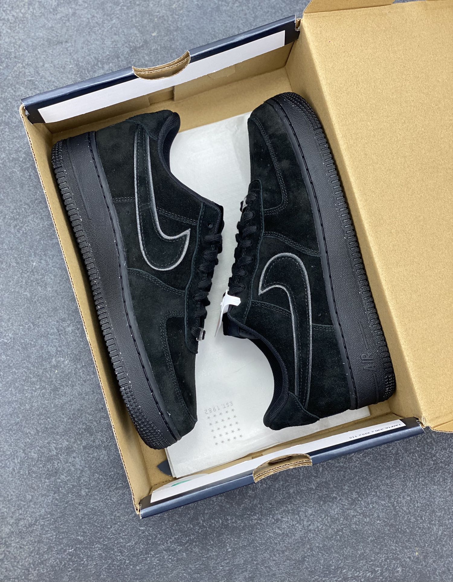 图片[9]-Nike Air Force 1 Low 翻毛黑 原楦头原纸板 打造纯正空军版型 专注外贸渠道 全掌内置蜂窝气垫 原盒配件 原厂中底钢印、拉帮完美 货号：HQ1966-002 尺码：36 36.5 37.5 38 38.5 39 40 40.5 41 42 42.5 43 44 44.5 45-选品中心