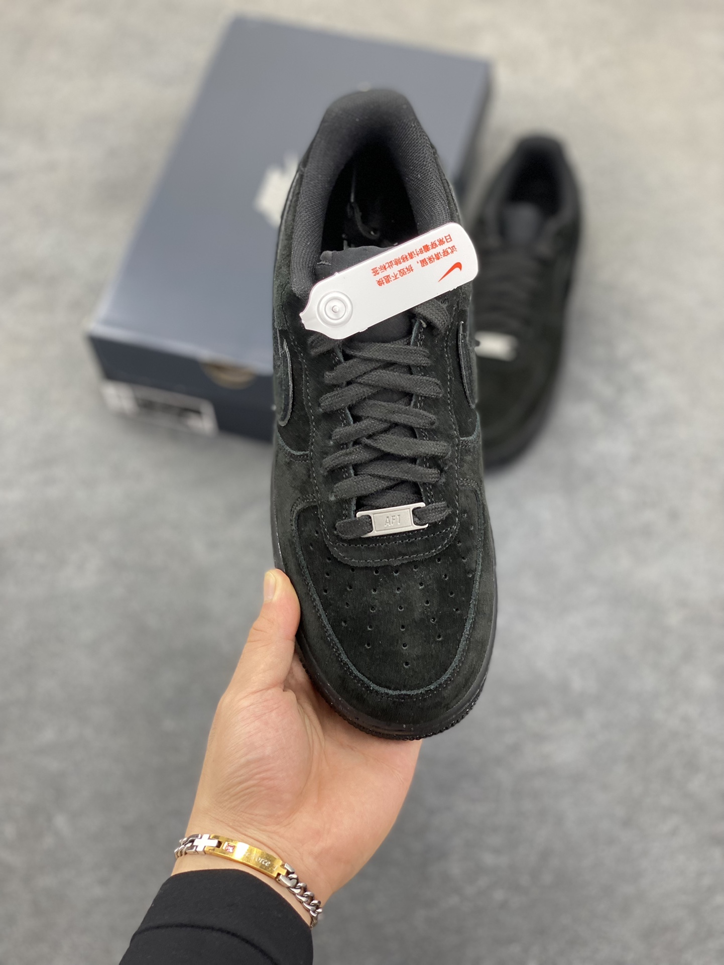 图片[2]-Nike Air Force 1 Low 翻毛黑 原楦头原纸板 打造纯正空军版型 专注外贸渠道 全掌内置蜂窝气垫 原盒配件 原厂中底钢印、拉帮完美 货号：HQ1966-002 尺码：36 36.5 37.5 38 38.5 39 40 40.5 41 42 42.5 43 44 44.5 45-选品中心