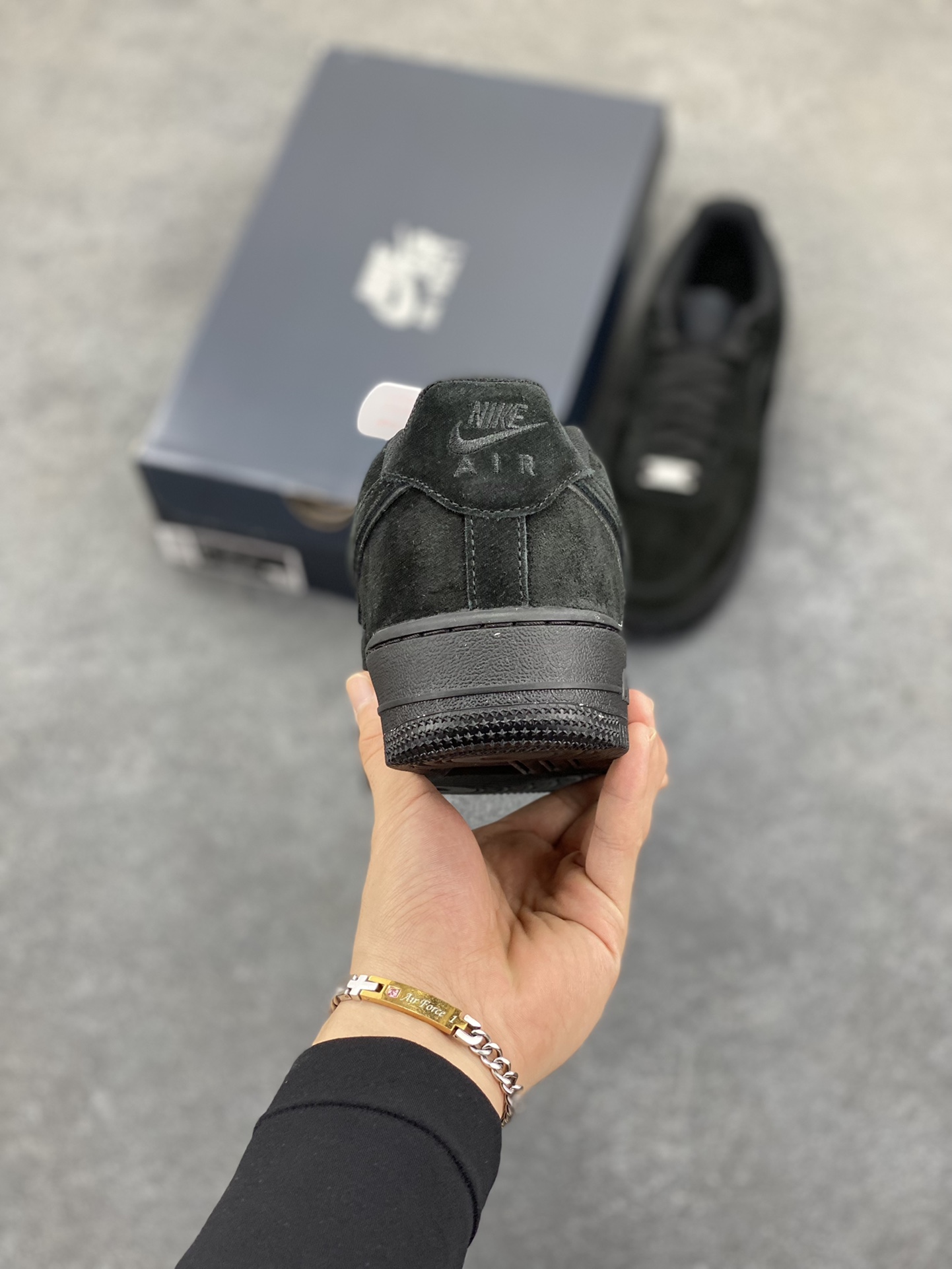 图片[4]-Nike Air Force 1 Low 翻毛黑 原楦头原纸板 打造纯正空军版型 专注外贸渠道 全掌内置蜂窝气垫 原盒配件 原厂中底钢印、拉帮完美 货号：HQ1966-002 尺码：36 36.5 37.5 38 38.5 39 40 40.5 41 42 42.5 43 44 44.5 45-选品中心