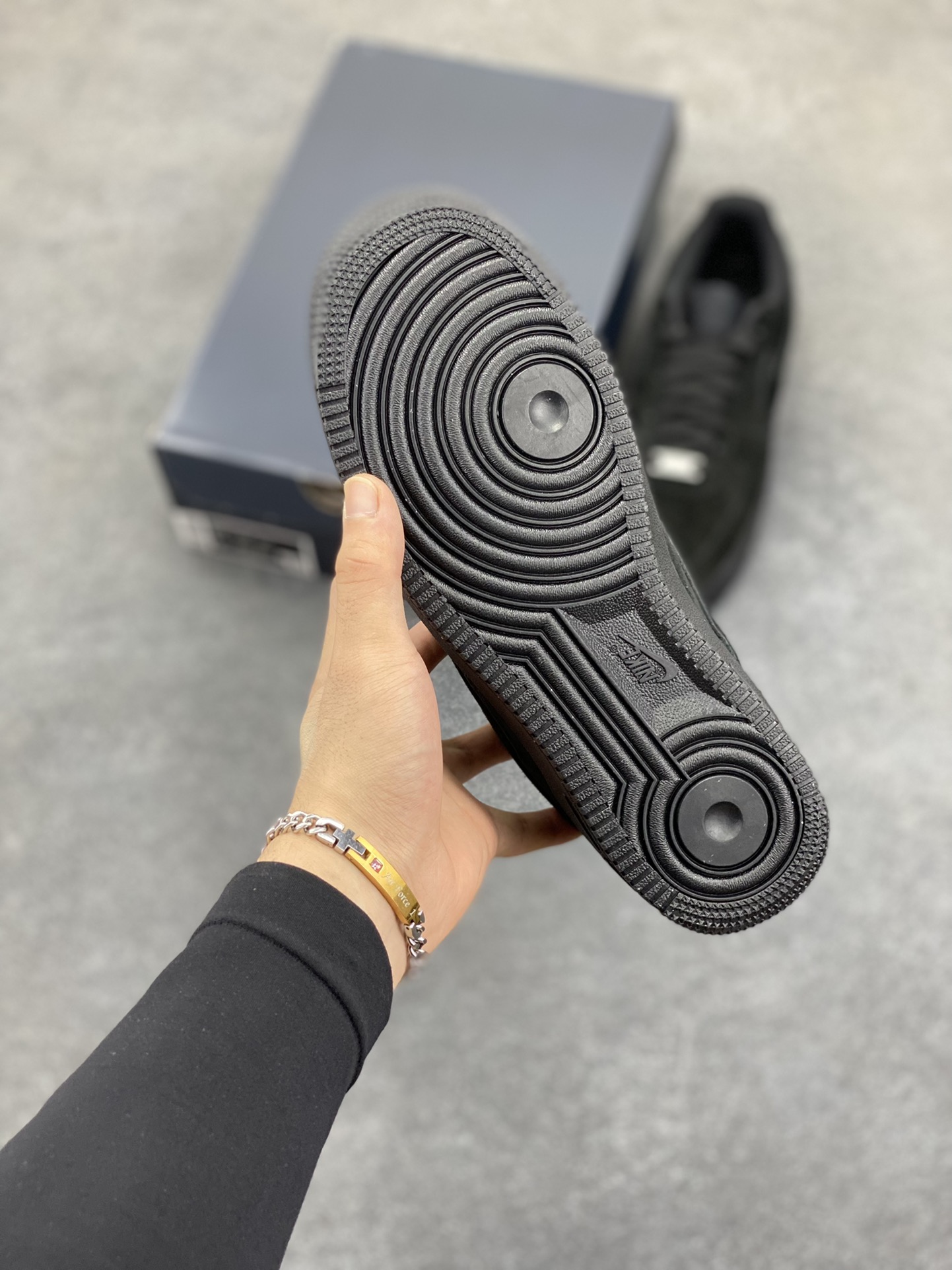 图片[5]-Nike Air Force 1 Low 翻毛黑 原楦头原纸板 打造纯正空军版型 专注外贸渠道 全掌内置蜂窝气垫 原盒配件 原厂中底钢印、拉帮完美 货号：HQ1966-002 尺码：36 36.5 37.5 38 38.5 39 40 40.5 41 42 42.5 43 44 44.5 45-选品中心