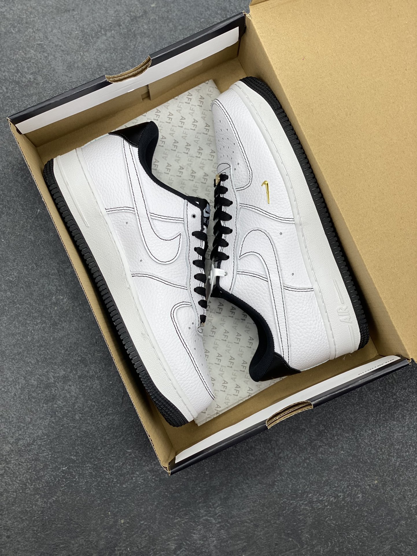 图片[9]-Nike Air Force 1 Low 白黑线小金勾 空军一号低帮运动休闲板鞋 原楦头原纸板 打造纯正空军版型#专注外贸渠道 全掌内置蜂窝气垫 #原盒配件 原厂中底钢印、拉帮完美 货号：IB6543-101 尺码：36 36.5 37.5 38 38.5 39 40 40.5 41 42 42.5 43 44 44.5 45-选品中心