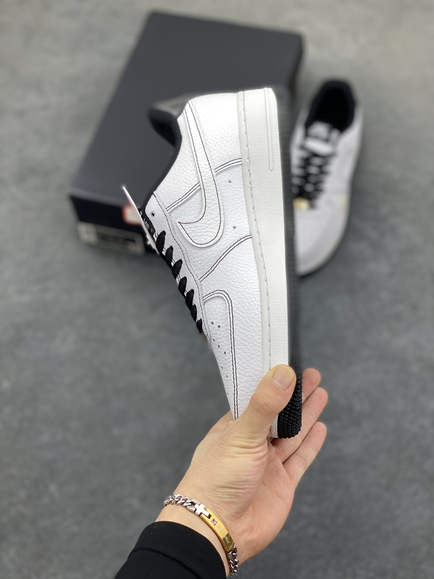 图片[3]-Nike Air Force 1 Low 白黑线小金勾 空军一号低帮运动休闲板鞋 原楦头原纸板 打造纯正空军版型#专注外贸渠道 全掌内置蜂窝气垫 #原盒配件 原厂中底钢印、拉帮完美 货号：IB6543-101 尺码：36 36.5 37.5 38 38.5 39 40 40.5 41 42 42.5 43 44 44.5 45-选品中心