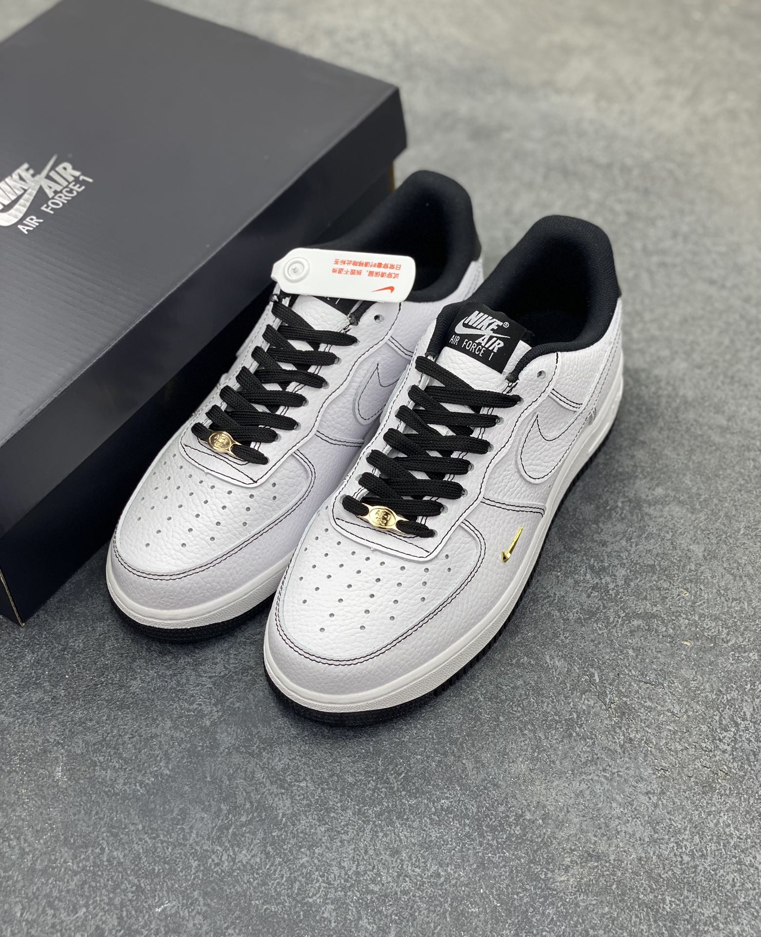 图片[8]-Nike Air Force 1 Low 白黑线小金勾 空军一号低帮运动休闲板鞋 原楦头原纸板 打造纯正空军版型#专注外贸渠道 全掌内置蜂窝气垫 #原盒配件 原厂中底钢印、拉帮完美 货号：IB6543-101 尺码：36 36.5 37.5 38 38.5 39 40 40.5 41 42 42.5 43 44 44.5 45-选品中心