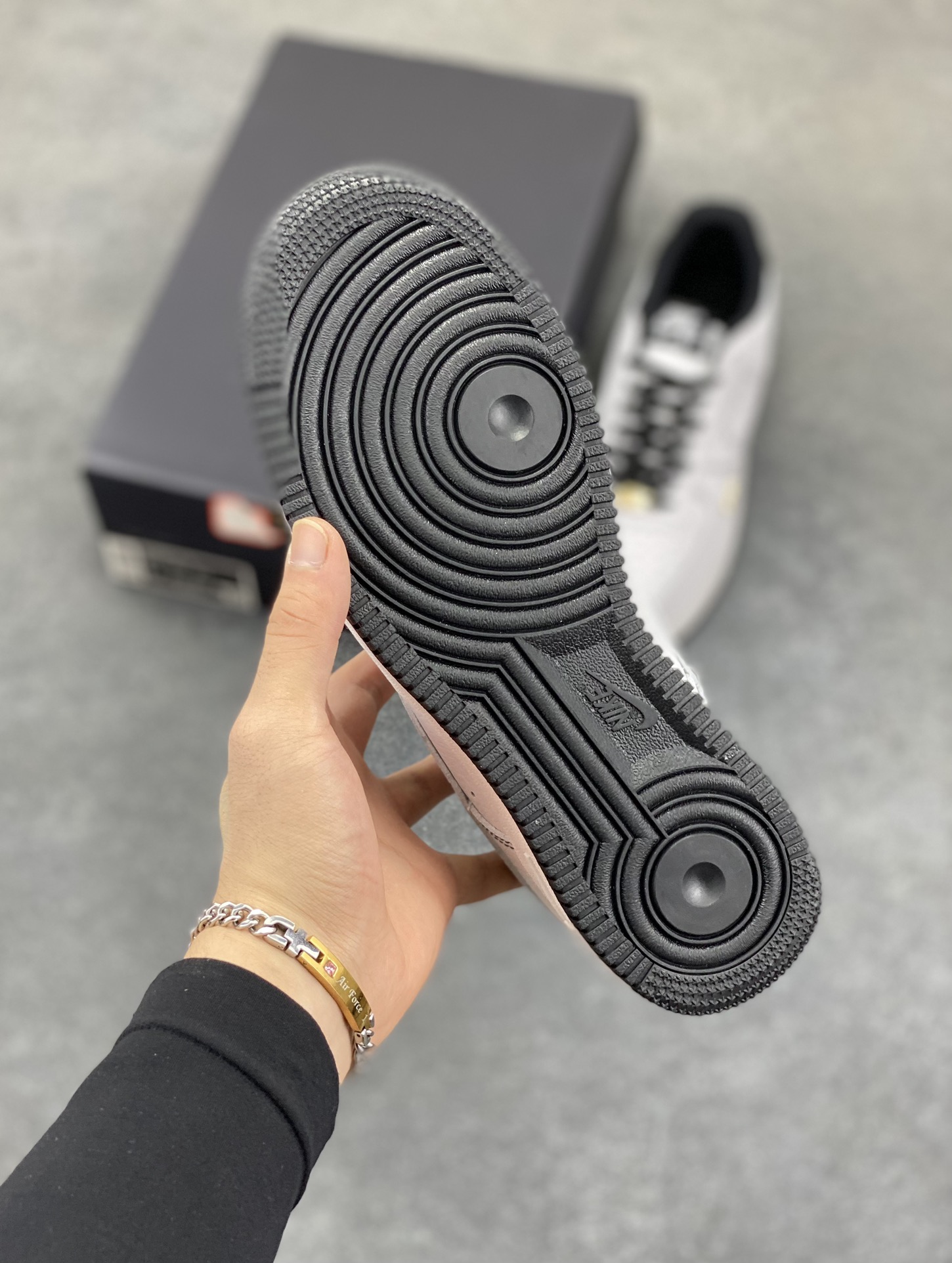 图片[5]-Nike Air Force 1 Low 白黑线小金勾 空军一号低帮运动休闲板鞋 原楦头原纸板 打造纯正空军版型#专注外贸渠道 全掌内置蜂窝气垫 #原盒配件 原厂中底钢印、拉帮完美 货号：IB6543-101 尺码：36 36.5 37.5 38 38.5 39 40 40.5 41 42 42.5 43 44 44.5 45-选品中心