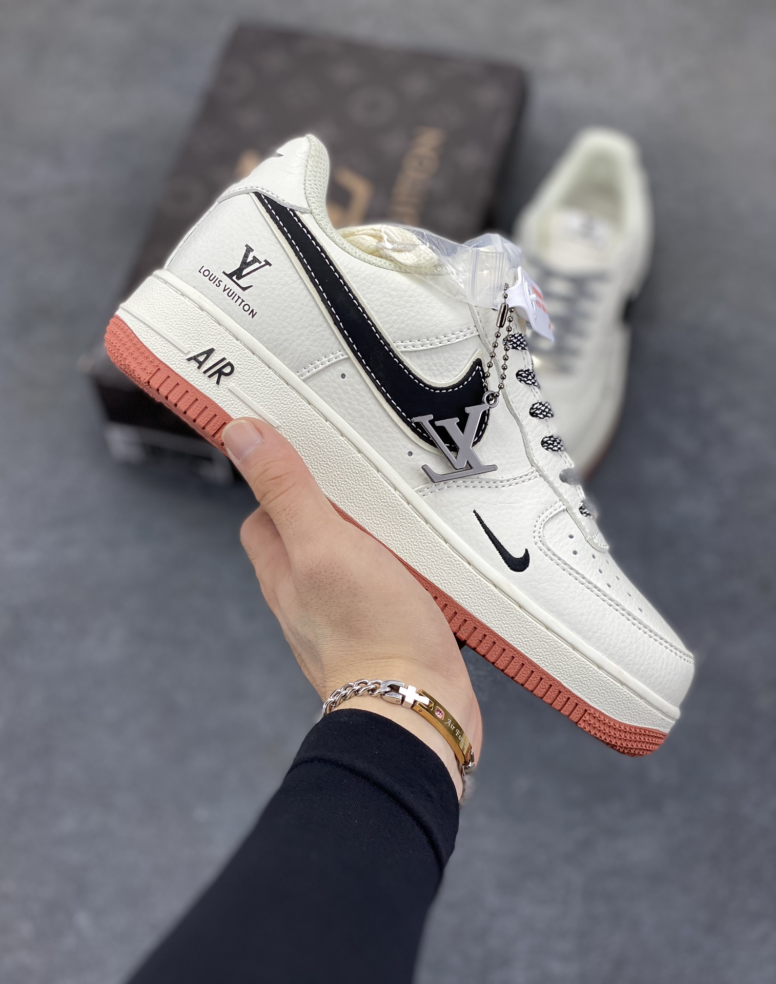 NIke Air Force 1 \’07 Low “LV联名——米黑勾生胶”空军一号 低帮 运动鞋 休闲鞋 折边针车 工艺难度大 原楦头原纸板 原装鞋盒 定制五金配件 内置全掌气垫 原厂鞋底 货号:CS5288-020 尺码:36 36.5 37.5 38 38.5 39 40 40.5 41 42 42.5 43 44 44.5 45-选品中心