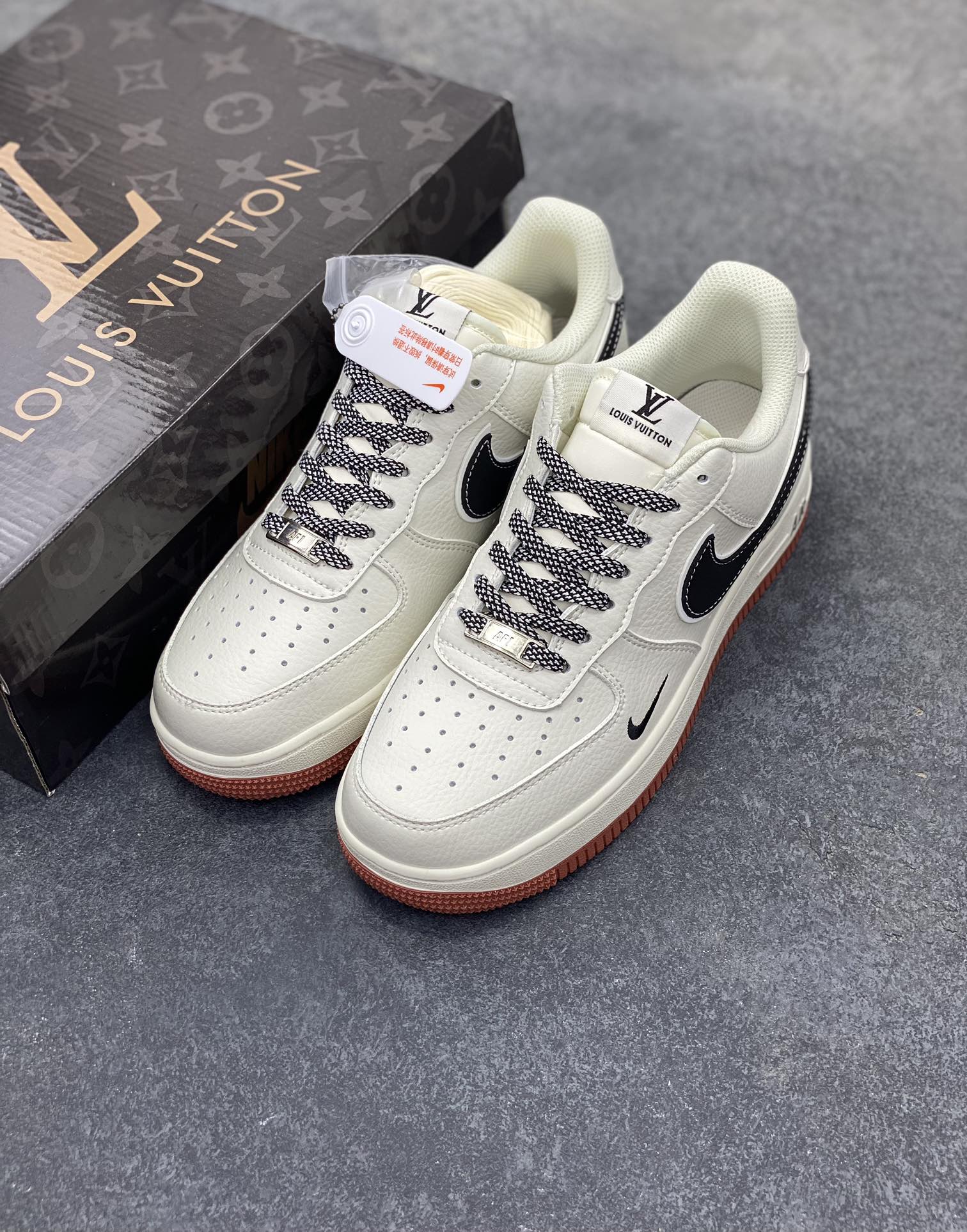 图片[8]-NIke Air Force 1 \’07 Low “LV联名——米黑勾生胶”空军一号 低帮 运动鞋 休闲鞋 折边针车 工艺难度大 原楦头原纸板 原装鞋盒 定制五金配件 内置全掌气垫 原厂鞋底 货号：CS5288-020 尺码：36 36.5 37.5 38 38.5 39 40 40.5 41 42 42.5 43 44 44.5 45-选品中心