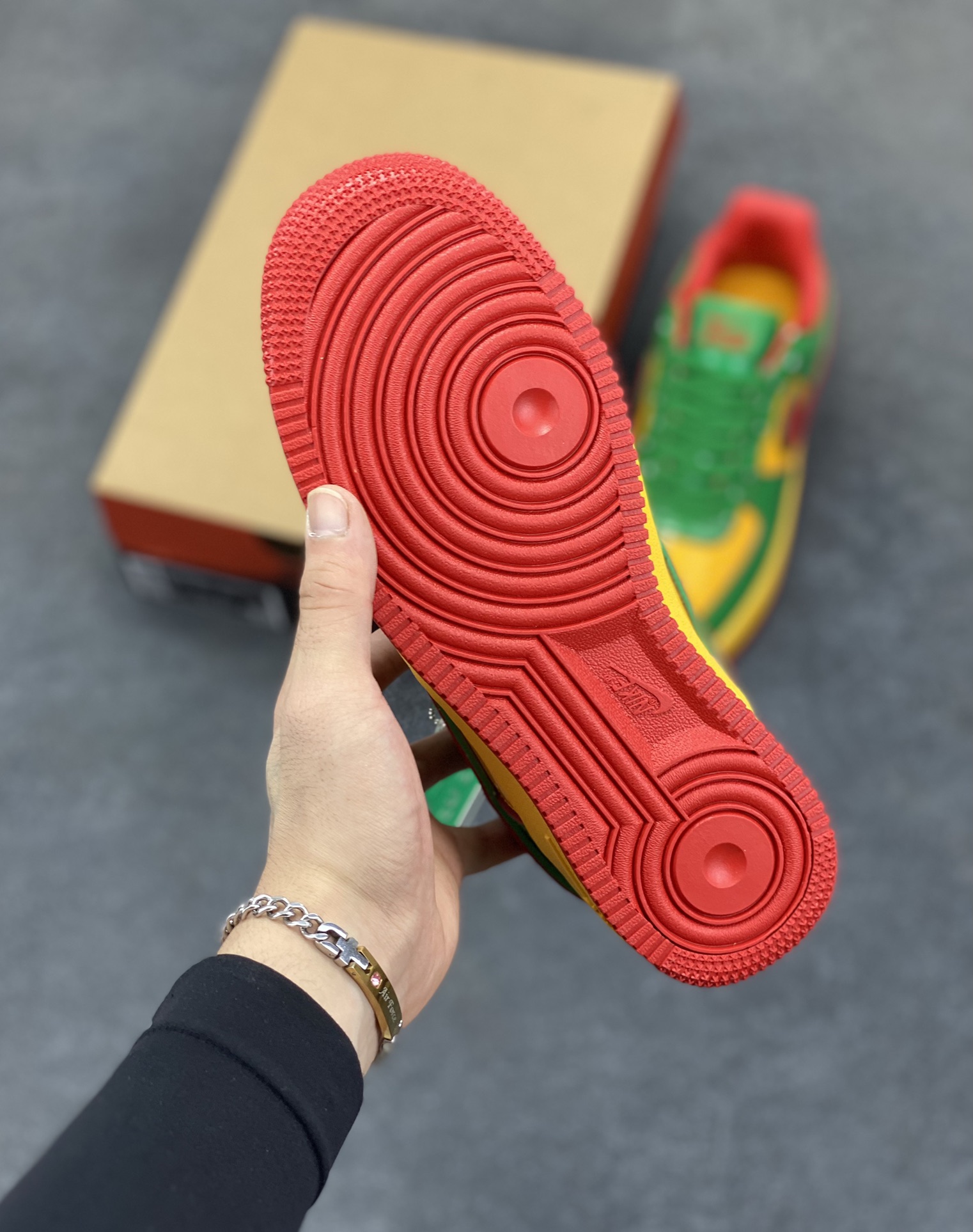 图片[5]-Nike Air Force 1 Low 镜面绿金红 空军一号低帮运动休闲板鞋 原楦头原纸板 打造纯正空军版型#专注外贸渠道 全掌内置蜂窝气垫 #原盒配件 原厂中底钢印、拉帮完美 货号：IH4383-300 尺码：36 36.5 37.5 38 38.5 39 40 40.5 41 42 42.5 43 44 44.5 45-选品中心