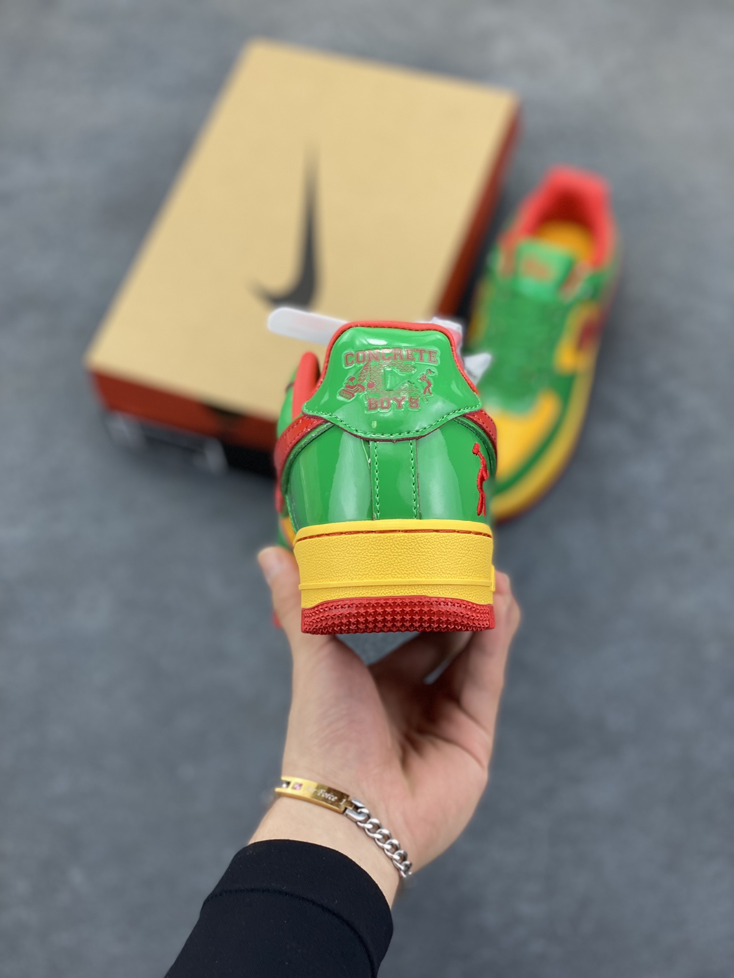 图片[4]-Nike Air Force 1 Low 镜面绿金红 空军一号低帮运动休闲板鞋 原楦头原纸板 打造纯正空军版型#专注外贸渠道 全掌内置蜂窝气垫 #原盒配件 原厂中底钢印、拉帮完美 货号：IH4383-300 尺码：36 36.5 37.5 38 38.5 39 40 40.5 41 42 42.5 43 44 44.5 45-选品中心