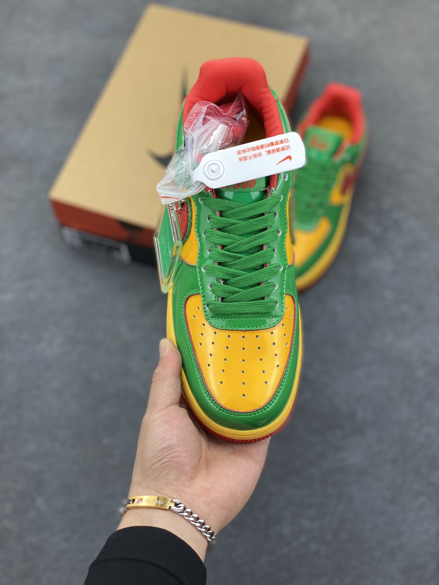 图片[2]-Nike Air Force 1 Low 镜面绿金红 空军一号低帮运动休闲板鞋 原楦头原纸板 打造纯正空军版型#专注外贸渠道 全掌内置蜂窝气垫 #原盒配件 原厂中底钢印、拉帮完美 货号：IH4383-300 尺码：36 36.5 37.5 38 38.5 39 40 40.5 41 42 42.5 43 44 44.5 45-选品中心