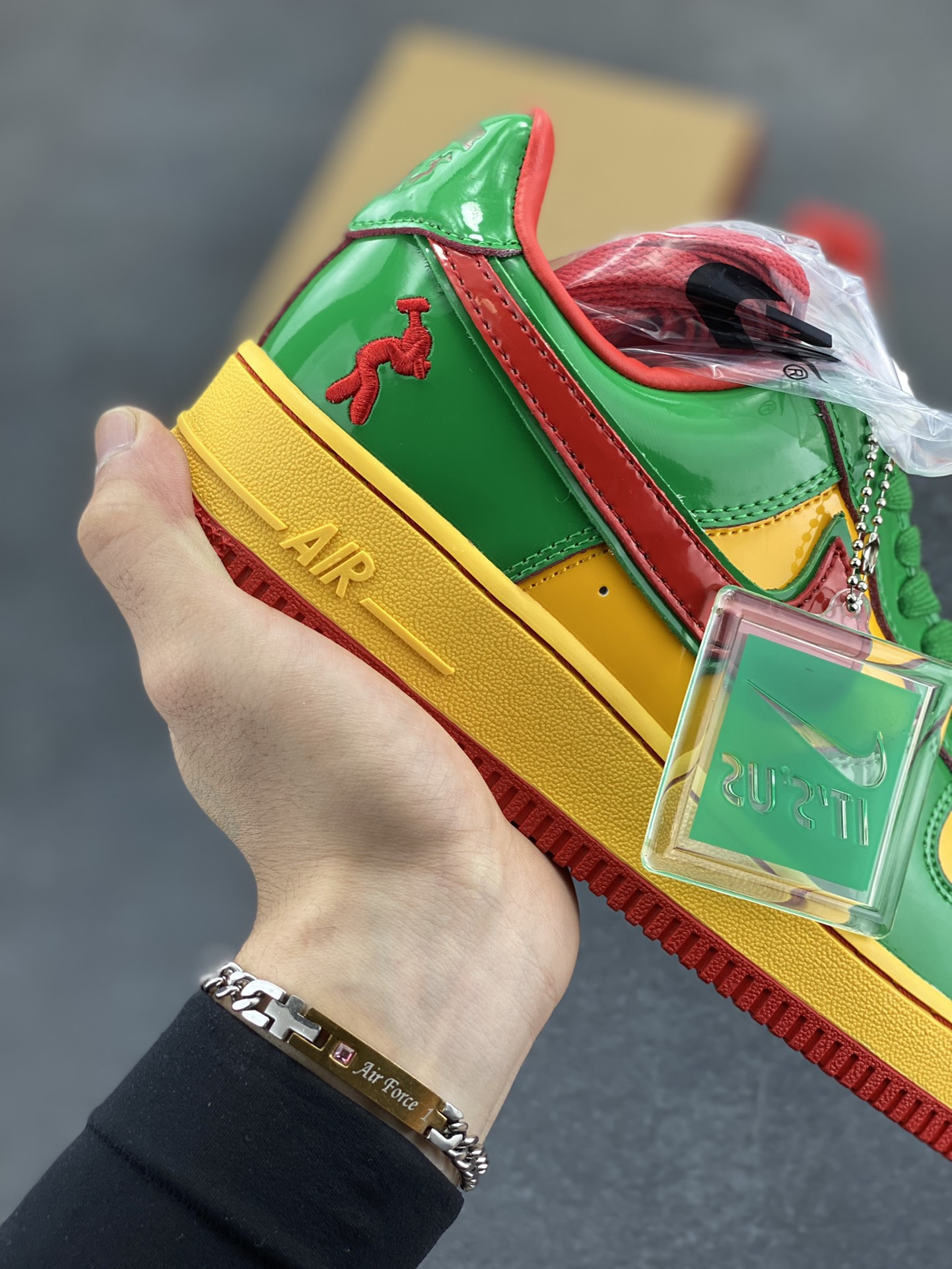 图片[6]-Nike Air Force 1 Low 镜面绿金红 空军一号低帮运动休闲板鞋 原楦头原纸板 打造纯正空军版型#专注外贸渠道 全掌内置蜂窝气垫 #原盒配件 原厂中底钢印、拉帮完美 货号：IH4383-300 尺码：36 36.5 37.5 38 38.5 39 40 40.5 41 42 42.5 43 44 44.5 45-选品中心