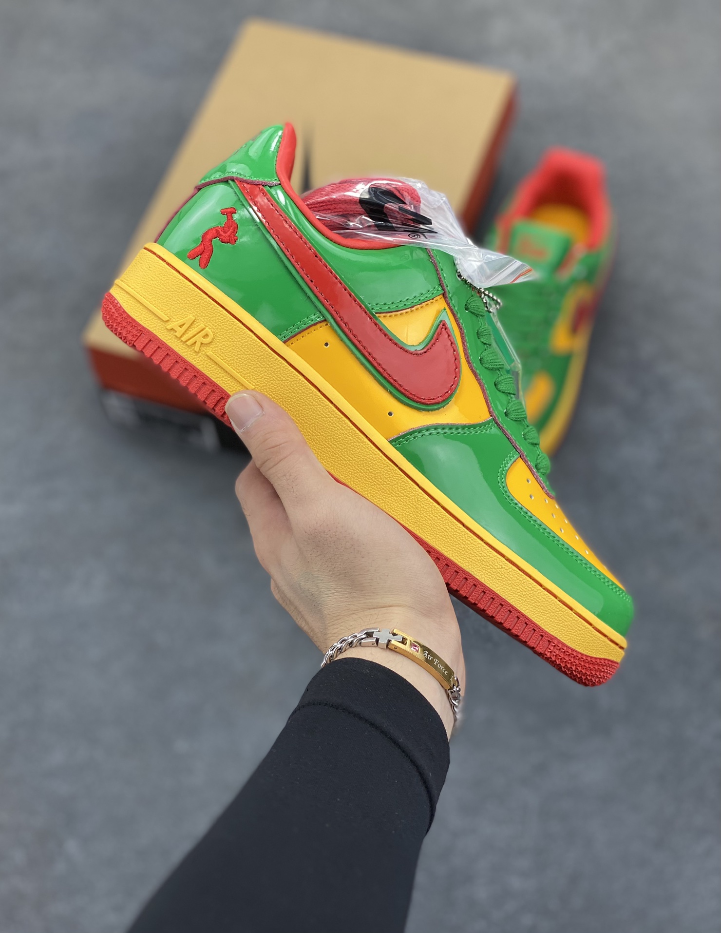 Nike Air Force 1 Low 镜面绿金红 空军一号低帮运动休闲板鞋 原楦头原纸板 打造纯正空军版型#专注外贸渠道 全掌内置蜂窝气垫 #原盒配件 原厂中底钢印、拉帮完美 货号：IH4383-300 尺码：36 36.5 37.5 38 38.5 39 40 40.5 41 42 42.5 43 44 44.5 45-选品中心