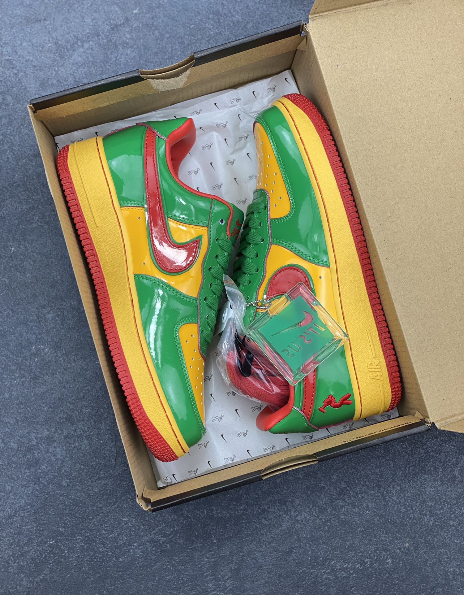 图片[9]-Nike Air Force 1 Low 镜面绿金红 空军一号低帮运动休闲板鞋 原楦头原纸板 打造纯正空军版型#专注外贸渠道 全掌内置蜂窝气垫 #原盒配件 原厂中底钢印、拉帮完美 货号：IH4383-300 尺码：36 36.5 37.5 38 38.5 39 40 40.5 41 42 42.5 43 44 44.5 45-选品中心