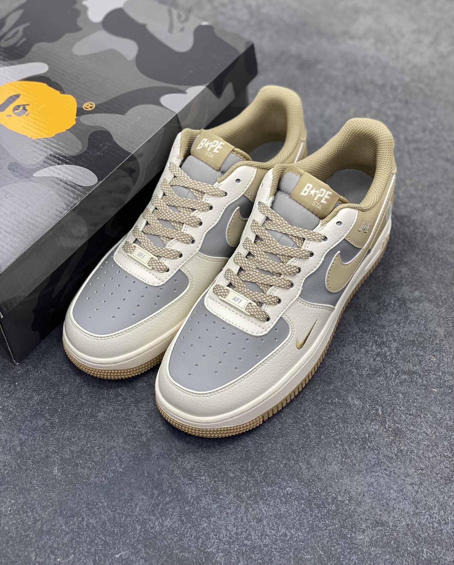 图片[8]-福利特价 NIke Air Force 1 \’07 Low “Bape联名——卡其米白灰”空军一号 低帮 运动鞋 休闲鞋 折边针车 工艺难度大 原楦头原纸板 原装鞋盒 定制五金配件 内置全掌气垫 原厂鞋底 货号：BB6566-208 尺码：36 36.5 37.5 38 38.5 39 40 40.5 41 42 42.5 43 44 44.5 45-选品中心