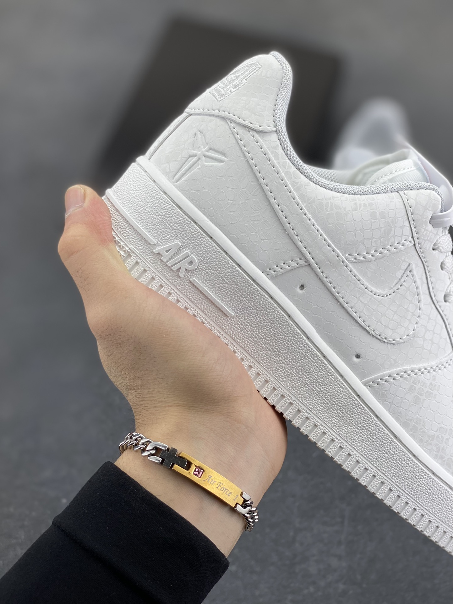 图片[6]-Nike Air Force 1 Low 科比 空军一号低帮运动休闲板鞋 原楦头原纸板 打造纯正空军版型 专注外贸渠道 全掌内置蜂窝气垫 原盒配件 原厂中底钢印、拉帮完美 货号：IB0018-100 尺码：36 36.5 37.5 38 38.5 39 40 40.5 41 42 42.5 43 44 44.5 45-选品中心