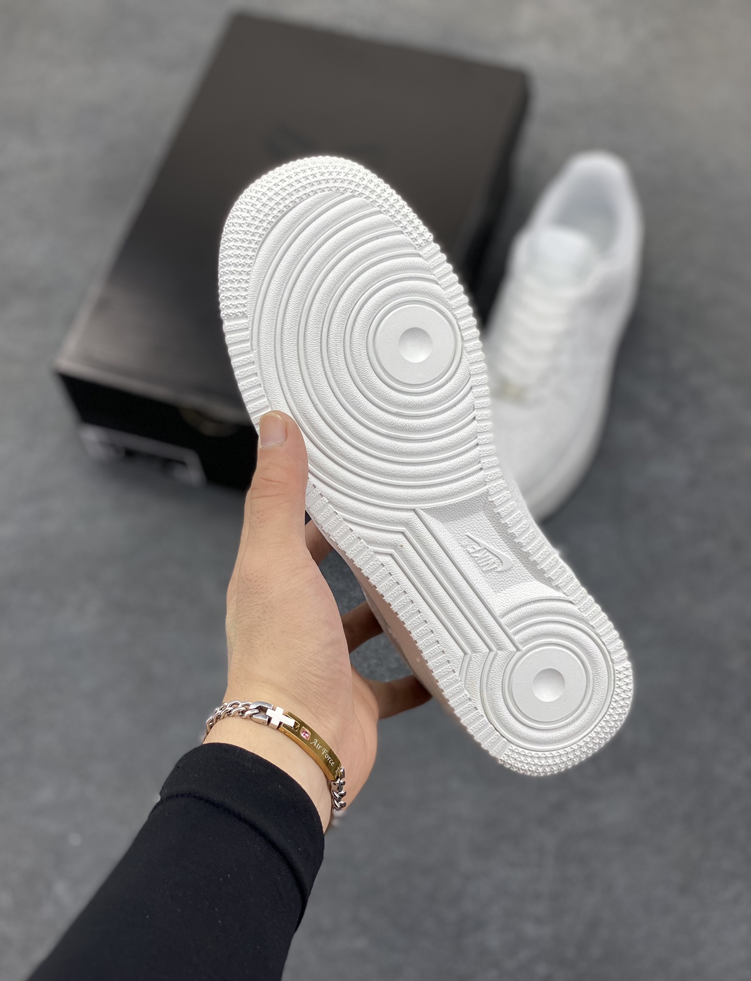 图片[5]-Nike Air Force 1 Low 科比 空军一号低帮运动休闲板鞋 原楦头原纸板 打造纯正空军版型 专注外贸渠道 全掌内置蜂窝气垫 原盒配件 原厂中底钢印、拉帮完美 货号：IB0018-100 尺码：36 36.5 37.5 38 38.5 39 40 40.5 41 42 42.5 43 44 44.5 45-选品中心