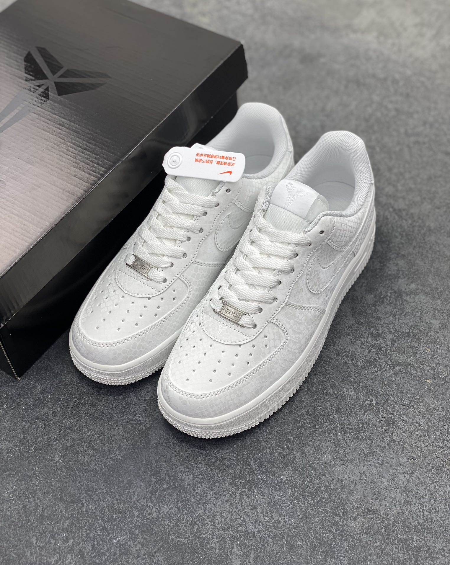 图片[8]-Nike Air Force 1 Low 科比 空军一号低帮运动休闲板鞋 原楦头原纸板 打造纯正空军版型 专注外贸渠道 全掌内置蜂窝气垫 原盒配件 原厂中底钢印、拉帮完美 货号：IB0018-100 尺码：36 36.5 37.5 38 38.5 39 40 40.5 41 42 42.5 43 44 44.5 45-选品中心