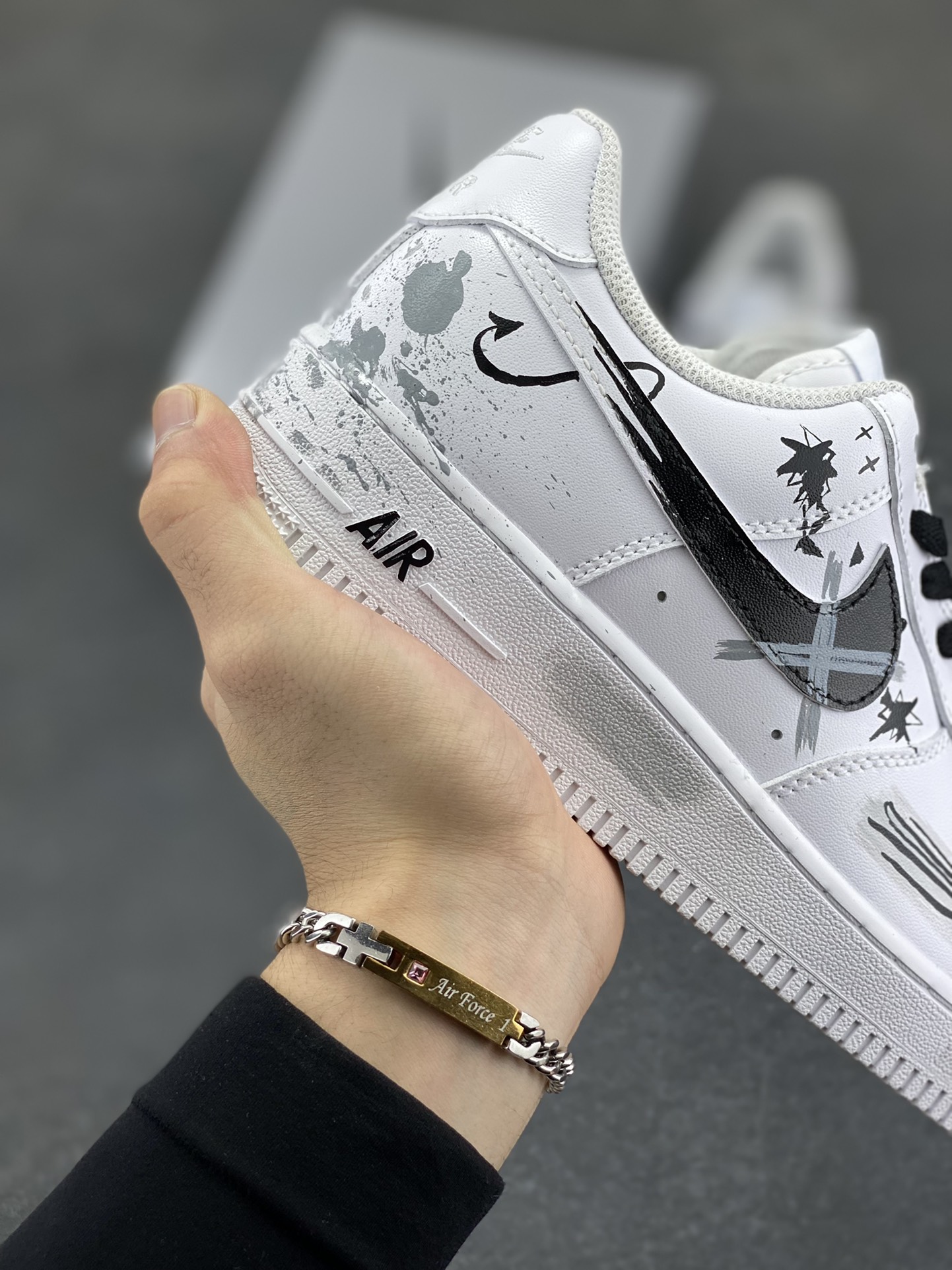 图片[6]-【定制球鞋】纯手工绘画Nike Air Force 1 空军一号 手绘 涂鸦 街头 泼墨 潮流 耐磨 低帮 板鞋 男女同款 白黑色折边针车 工艺难度大 原楦头原纸板 原装鞋盒 定制五金配件 内置全掌气垫 原厂鞋底 货号：CW2288-111 尺码：36 36.5 37.5 38 38.5 39 40 405. 41 42 42.5 43 44 44.5 45-选品中心