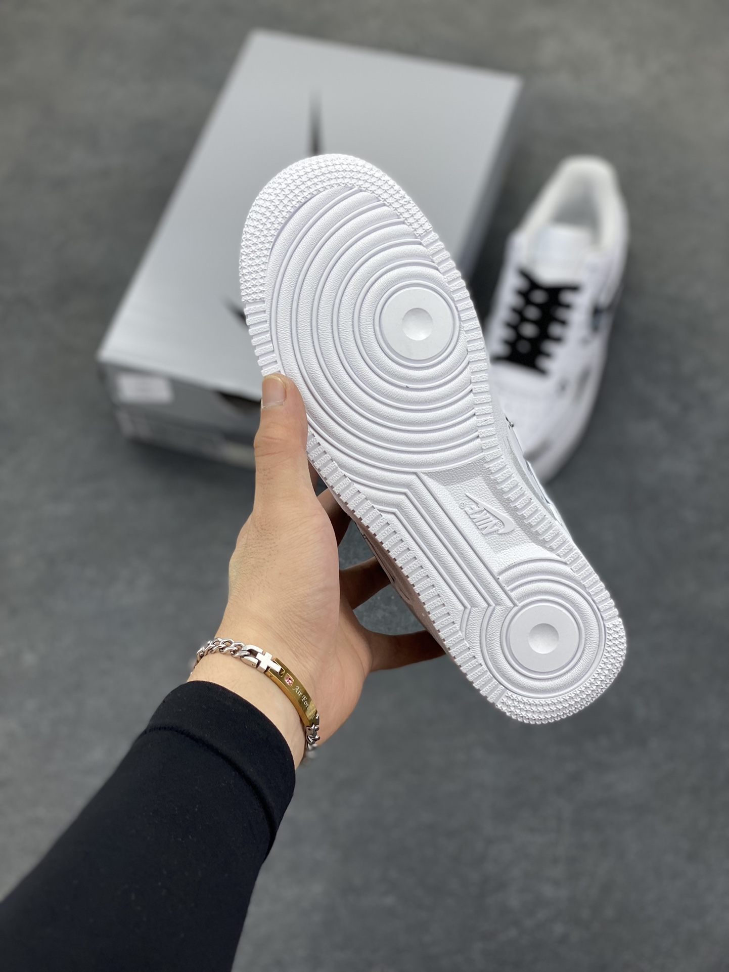 图片[5]-【定制球鞋】纯手工绘画Nike Air Force 1 空军一号 手绘 涂鸦 街头 泼墨 潮流 耐磨 低帮 板鞋 男女同款 白黑色折边针车 工艺难度大 原楦头原纸板 原装鞋盒 定制五金配件 内置全掌气垫 原厂鞋底 货号：CW2288-111 尺码：36 36.5 37.5 38 38.5 39 40 405. 41 42 42.5 43 44 44.5 45-选品中心