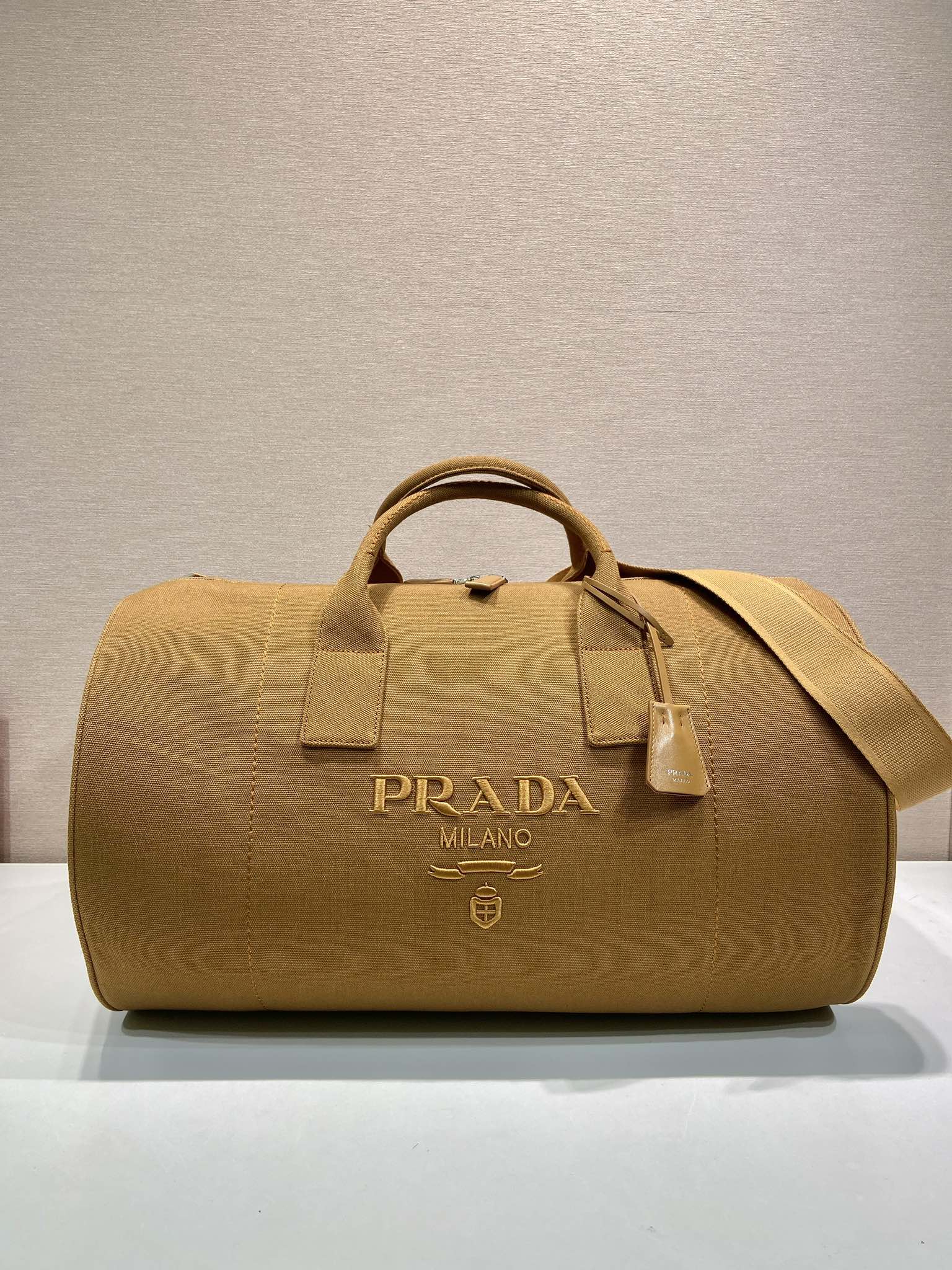 תיק ניות Prada לניפוש גברים מכותבים לנוחות נוחות, 53 ס"מ 2 i1754380385 2966 0