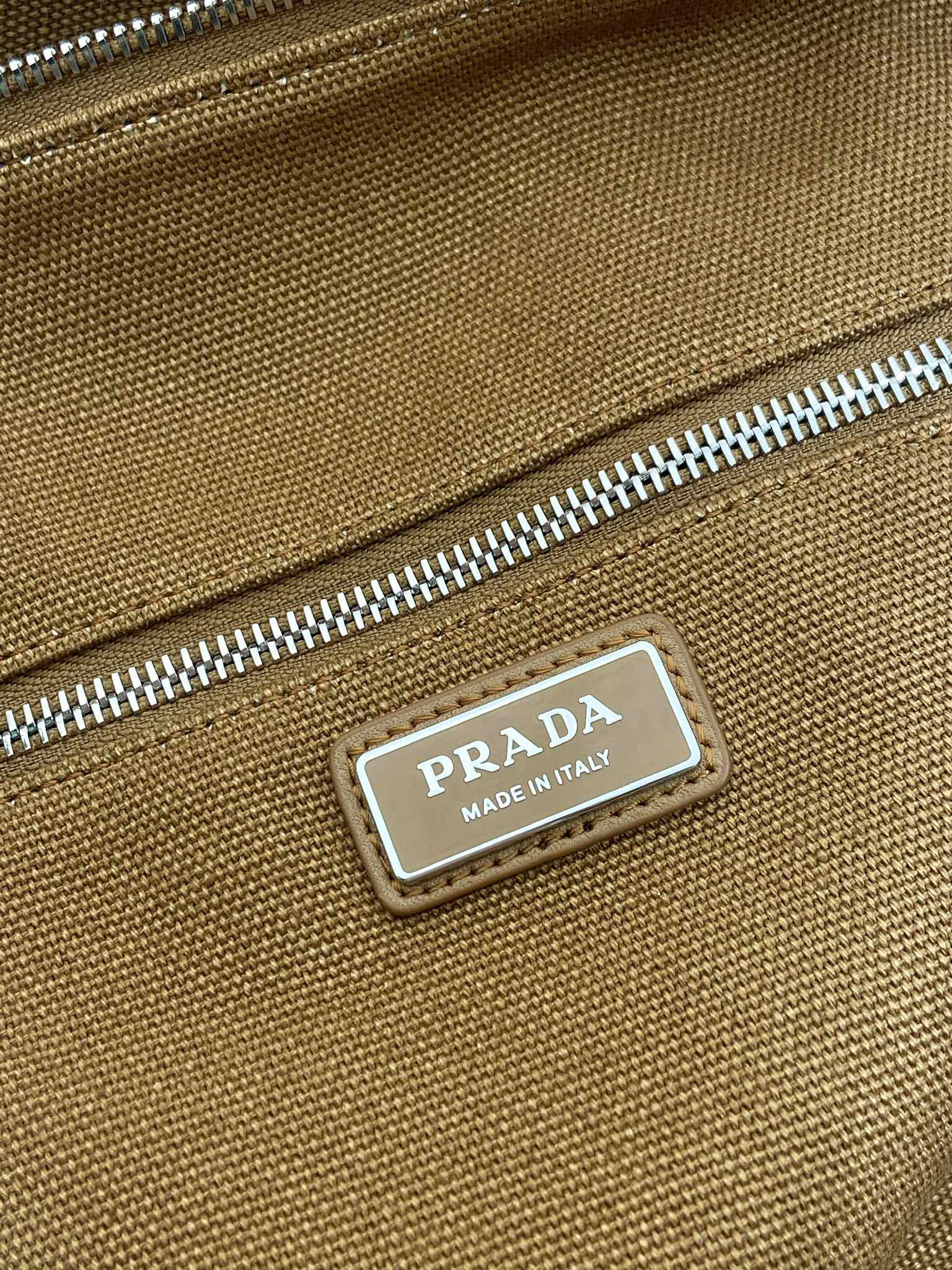 תיק ניות Prada לניפוש גברים מכותבים לנוחות נוחות, 53 ס"מ 10 i1754380385 9061 8