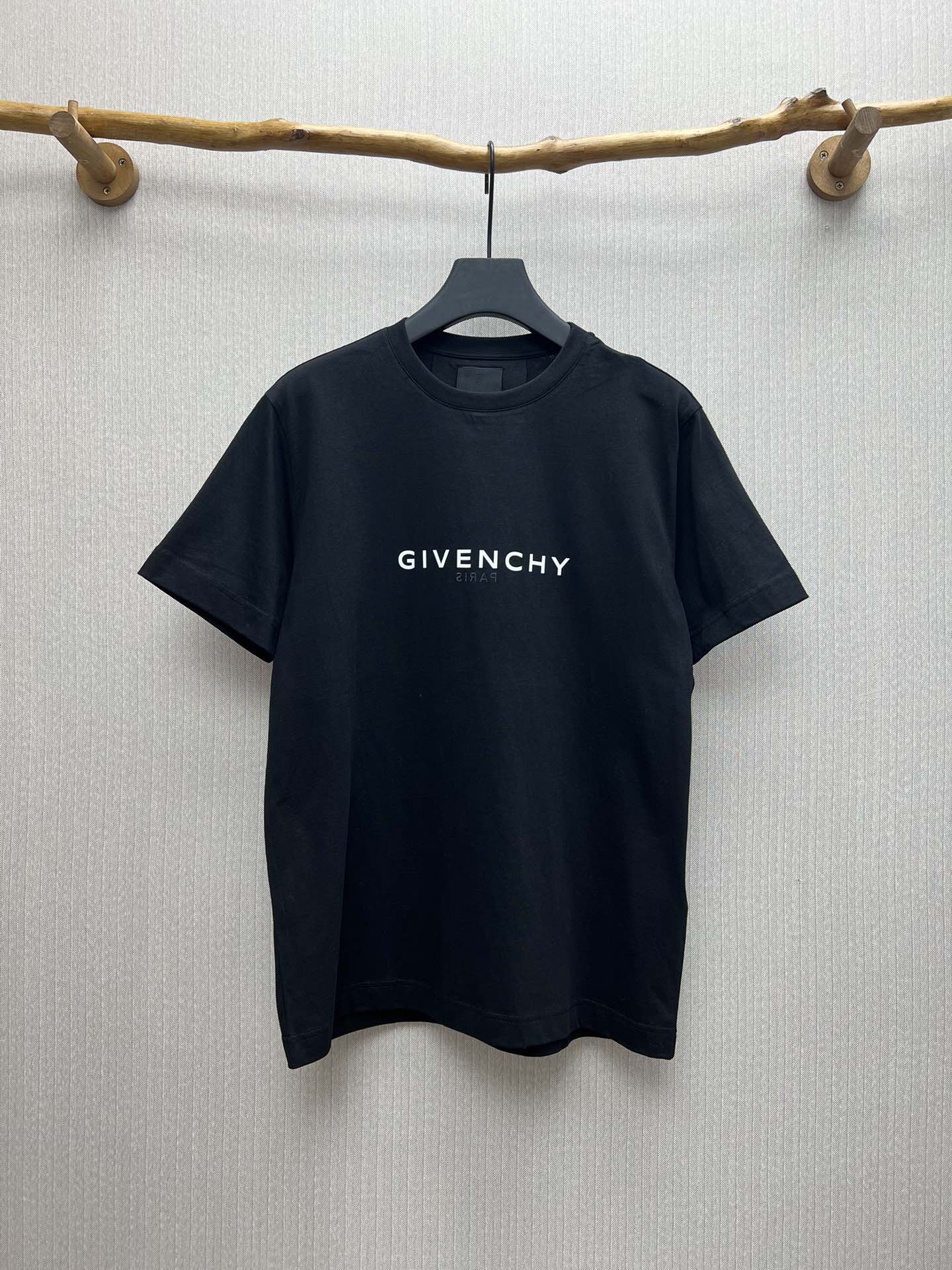 Camiseta de manga corta con cuello redondo y color sólido estampado con nuevo logo de Givenchy 25ss, mismo es…