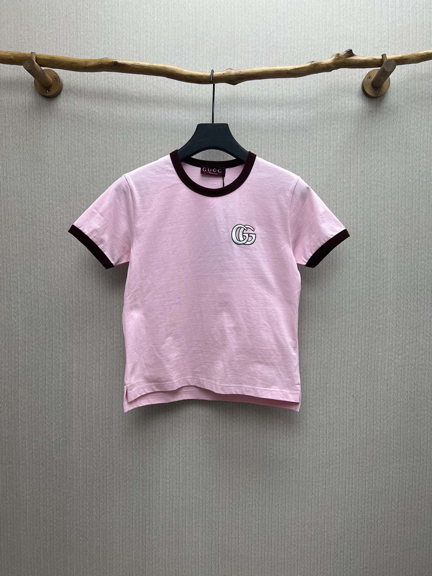 Camiseta de manga corta de punto liso con estampado de letras nuevas de G Family 25ss, cuello redondo, para mujer, colo…
