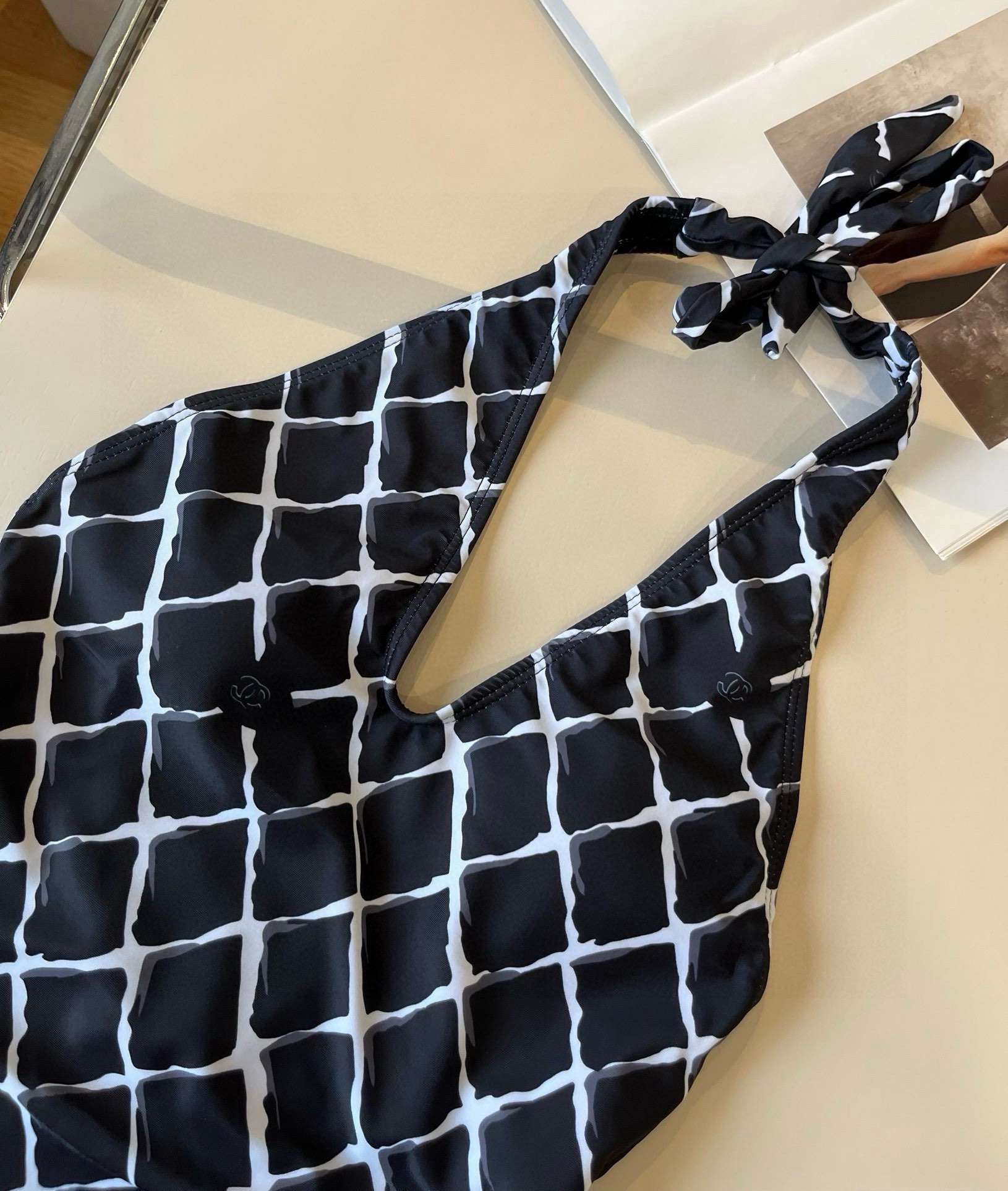🆕
Chanel香奈儿新款连体泳衣  😍🥰适合多种场景的游泳衣🏊‍♀️海边 游泳池 温泉 水上乐园 漂流