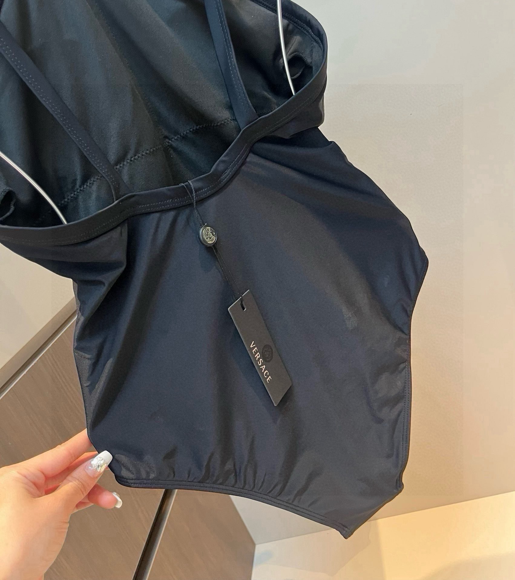 🆕
范思哲官方新款泳衣比基尼👙，高端定制，S M L XL