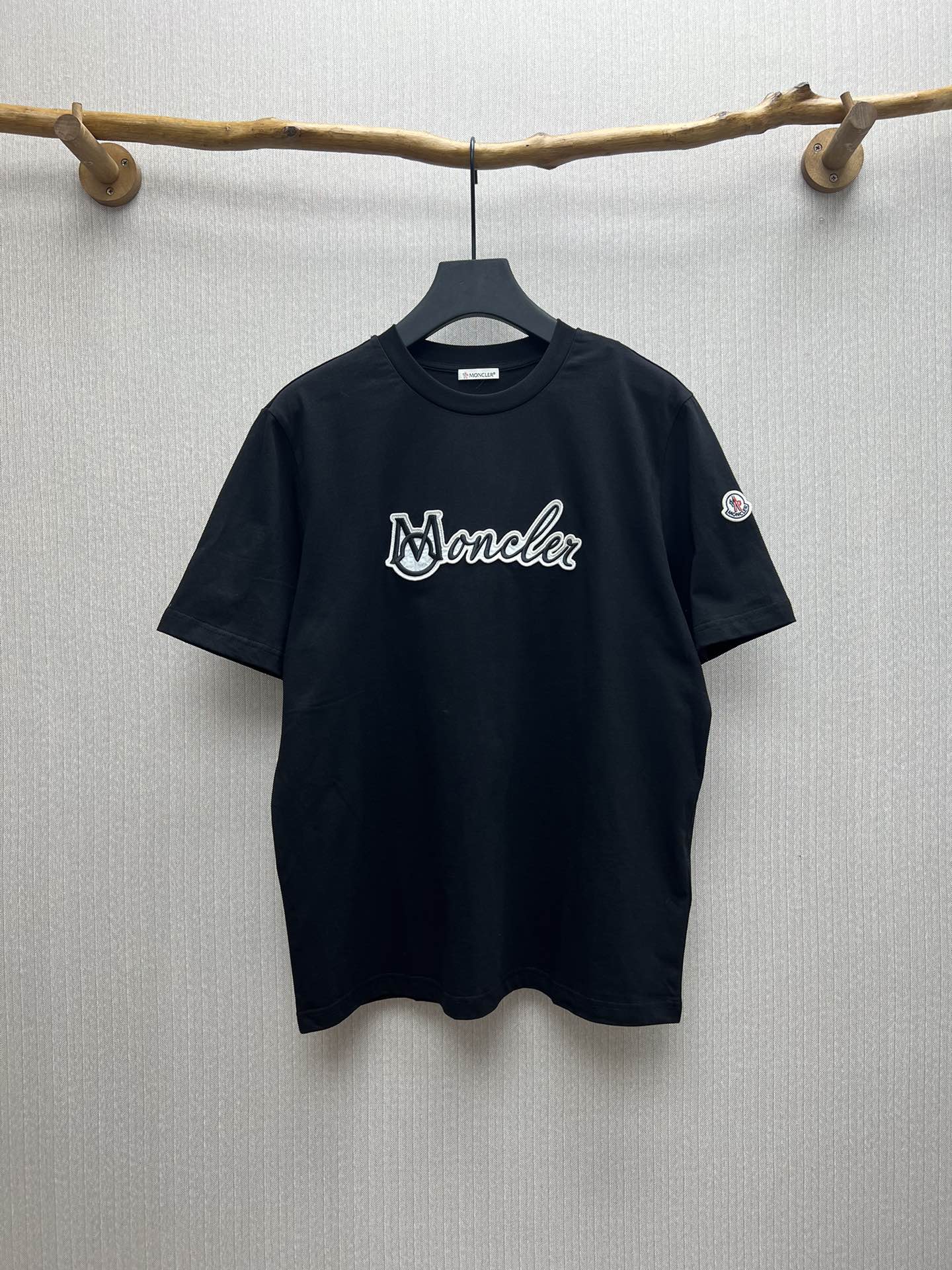 Moncler 25SS nueva temporada camiseta de manga corta con cuello redondo y logo bordado, holgada, para hombre, negro, ve…