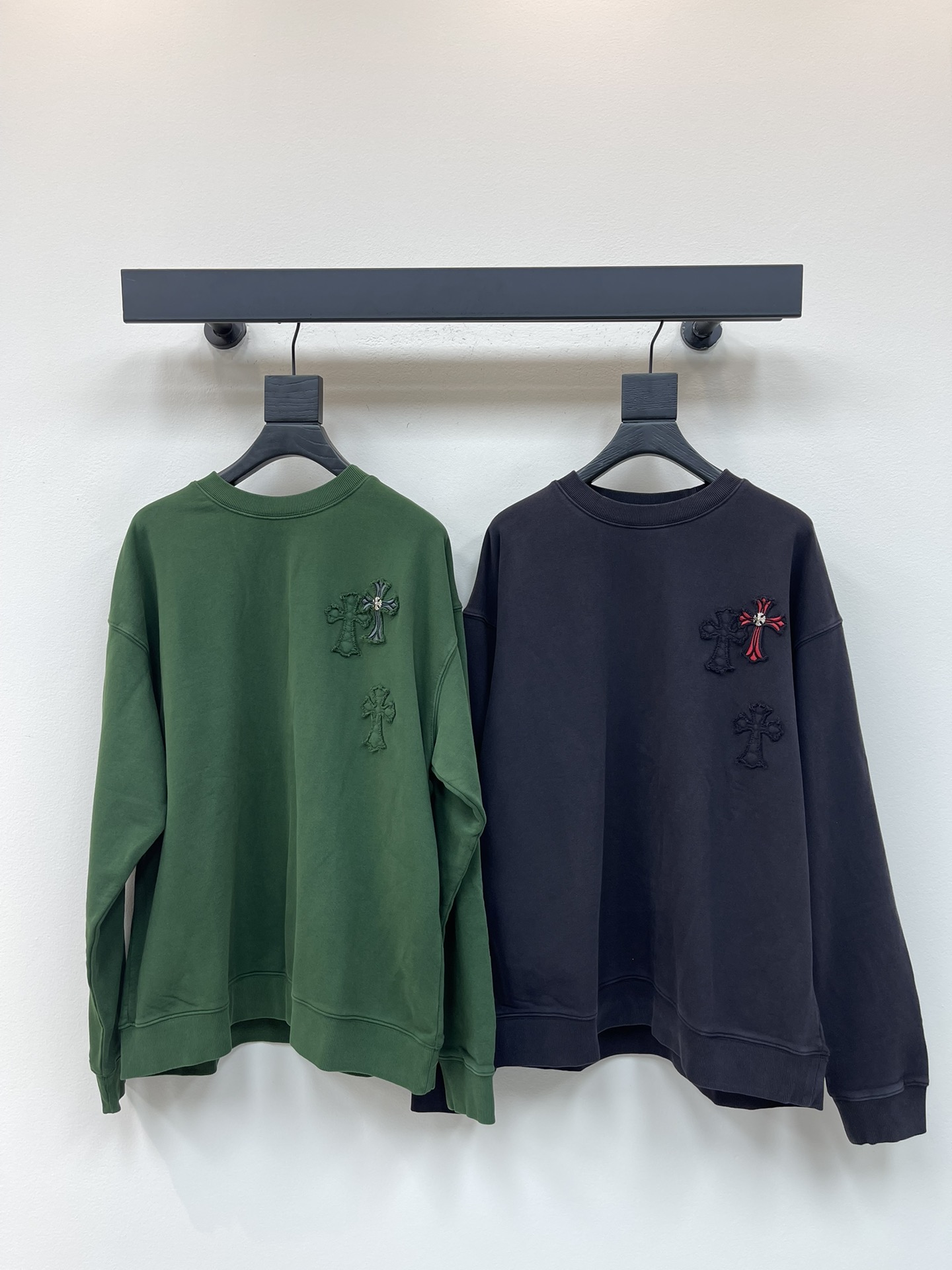 NO:708542,Chrome Heart* Chrome Heart 26 new American laser burnt 3D three-dimensional patchwork color embroidered casual sweatshirt for couples!  Customized fabric 420g tripe terry fabric!  American pickled and distressed original fabric, laser burnt appliqué embroidery, exquisite embroidery of letters!  The upper body is very comfortable, the same style for men and women!  S-XL,,chrome hearts,chrome hearts,hoodie,sweatshirts,19860909Chrome Heart*克罗心26新款美式激光烧花3D立体贴布彩绣情侣休闲卫衣！定制面料420克牛肚毛圈面料！美式酸洗做旧原身布激光烧花贴布绣 字母精致刺绣！上身非常舒适,男女同款！S-XL,,chrome hearts,chrome hearts,hoodie,sweatshirts,,Women's clothing