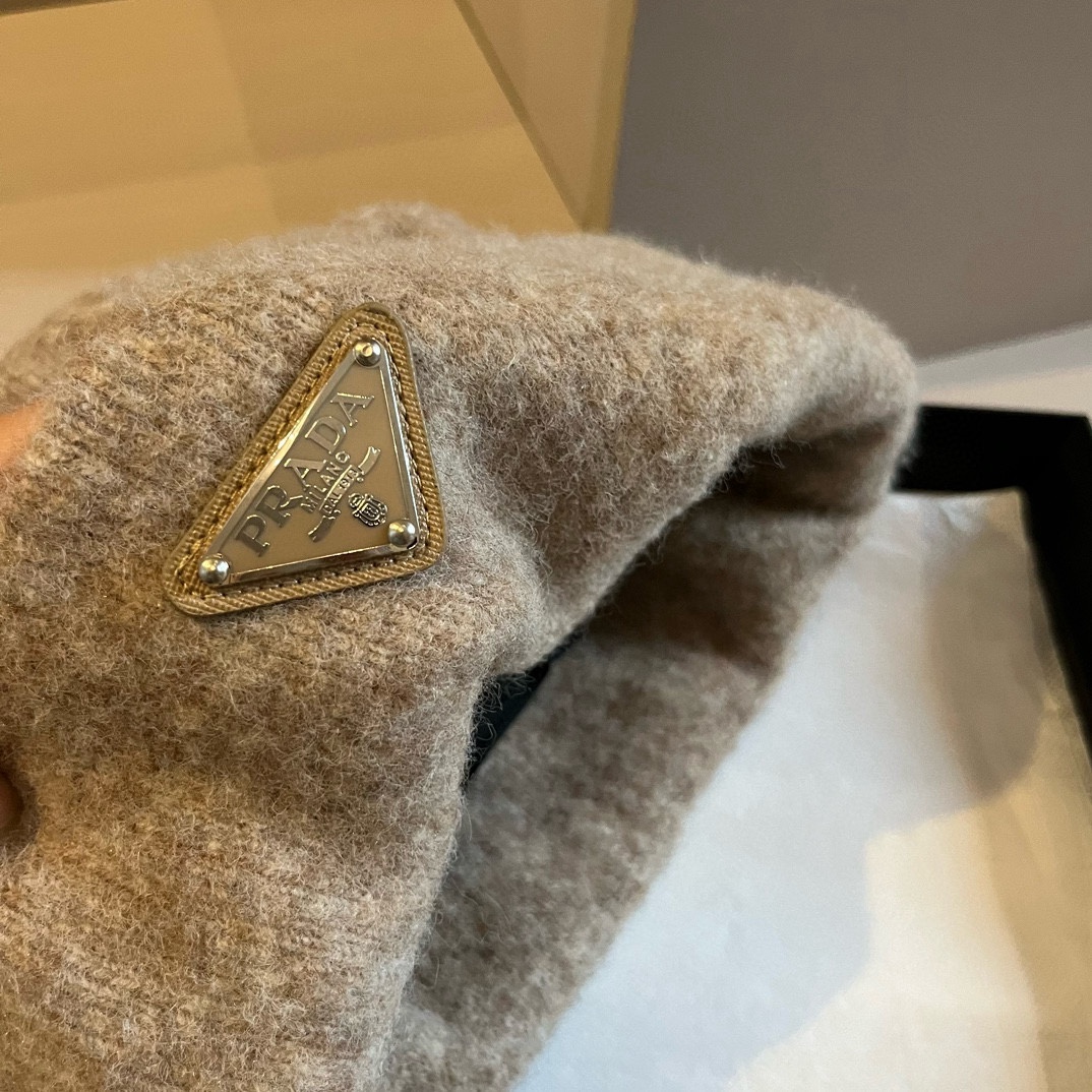 🆕

Prada普拉达羊毛帽，针织冷帽
