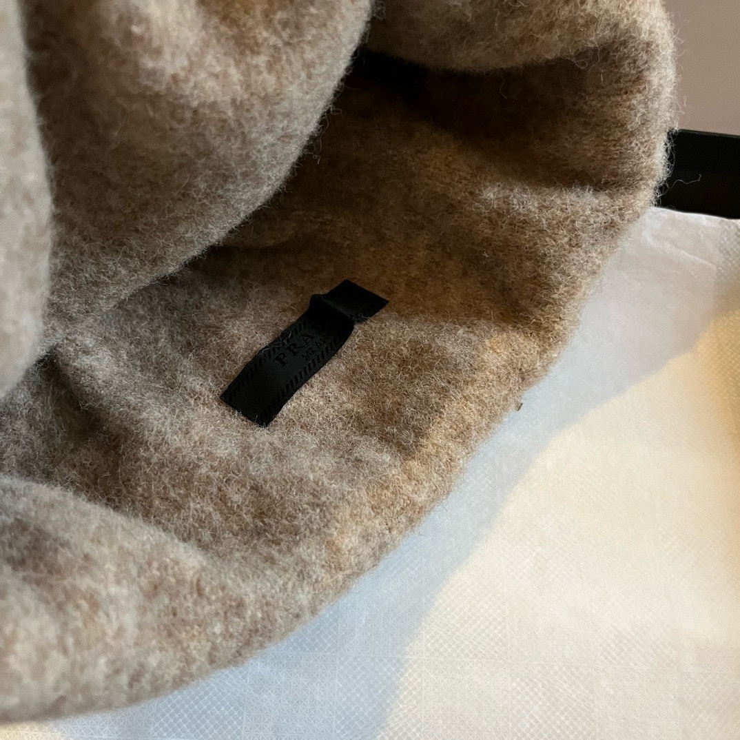 🆕

Prada普拉达羊毛帽，针织冷帽