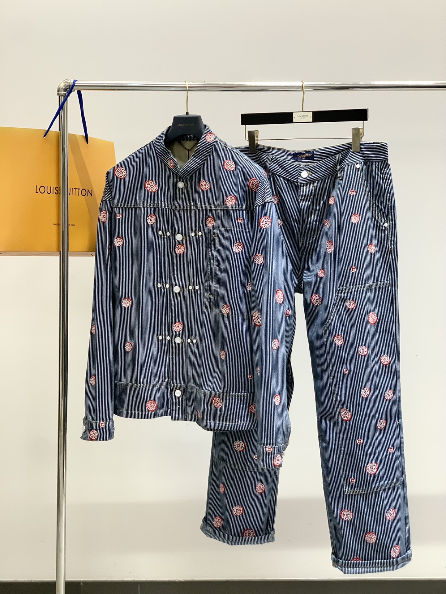 Spring 2025 Fashion: Louis Vuitton Cowboy Suits with Special Features – S-XL Sizes, Latest Trends - 图片 9