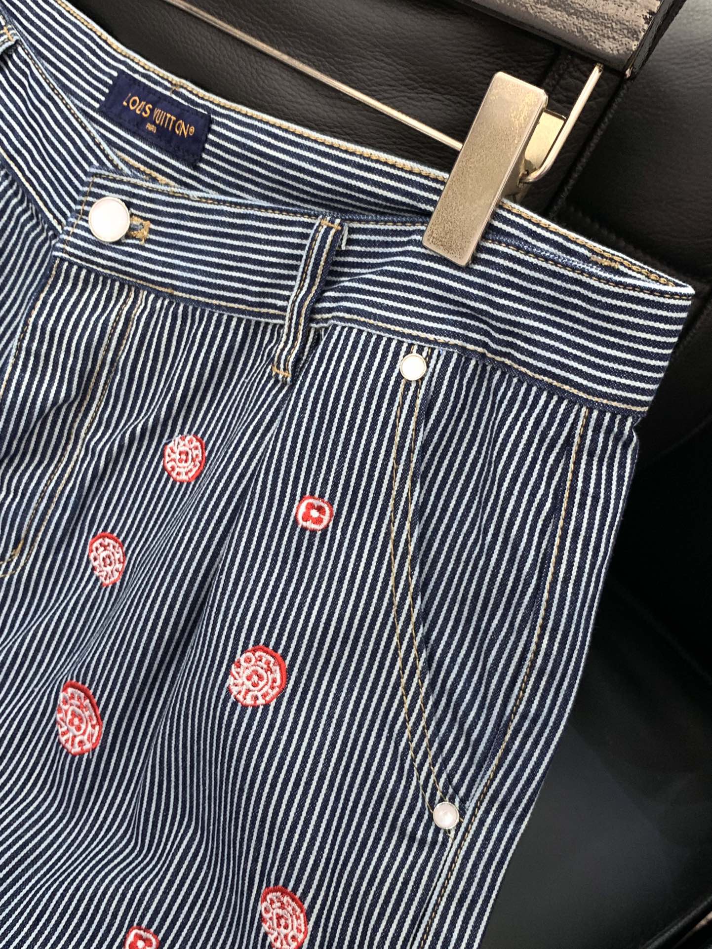 Spring 2025 Fashion: Louis Vuitton Cowboy Suits with Special Features – S-XL Sizes, Latest Trends - 图片 4