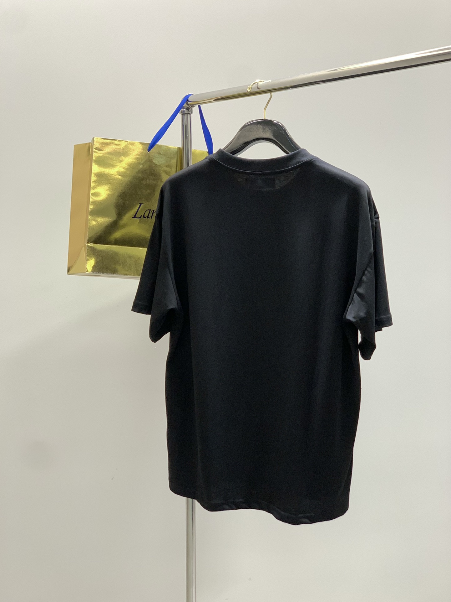 “Summer 2025 Hot Soft Salent Salary T-Shirts: High-Class Comfort with Alphabet Logo Print” - 图片 2