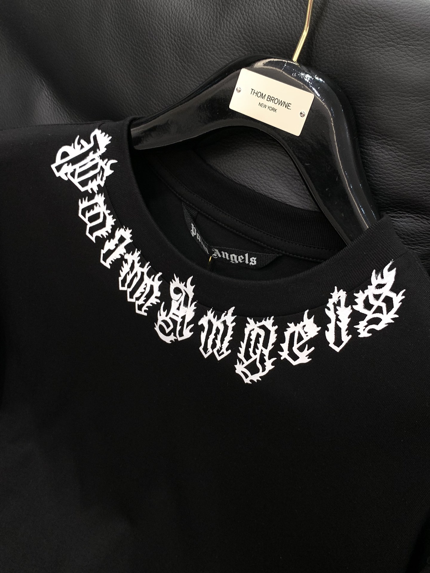“Palm Angels Summer 2025: Synchronized Cabinets with Fashionable One-Size-Fits-All T-Shirts” - 图片 4