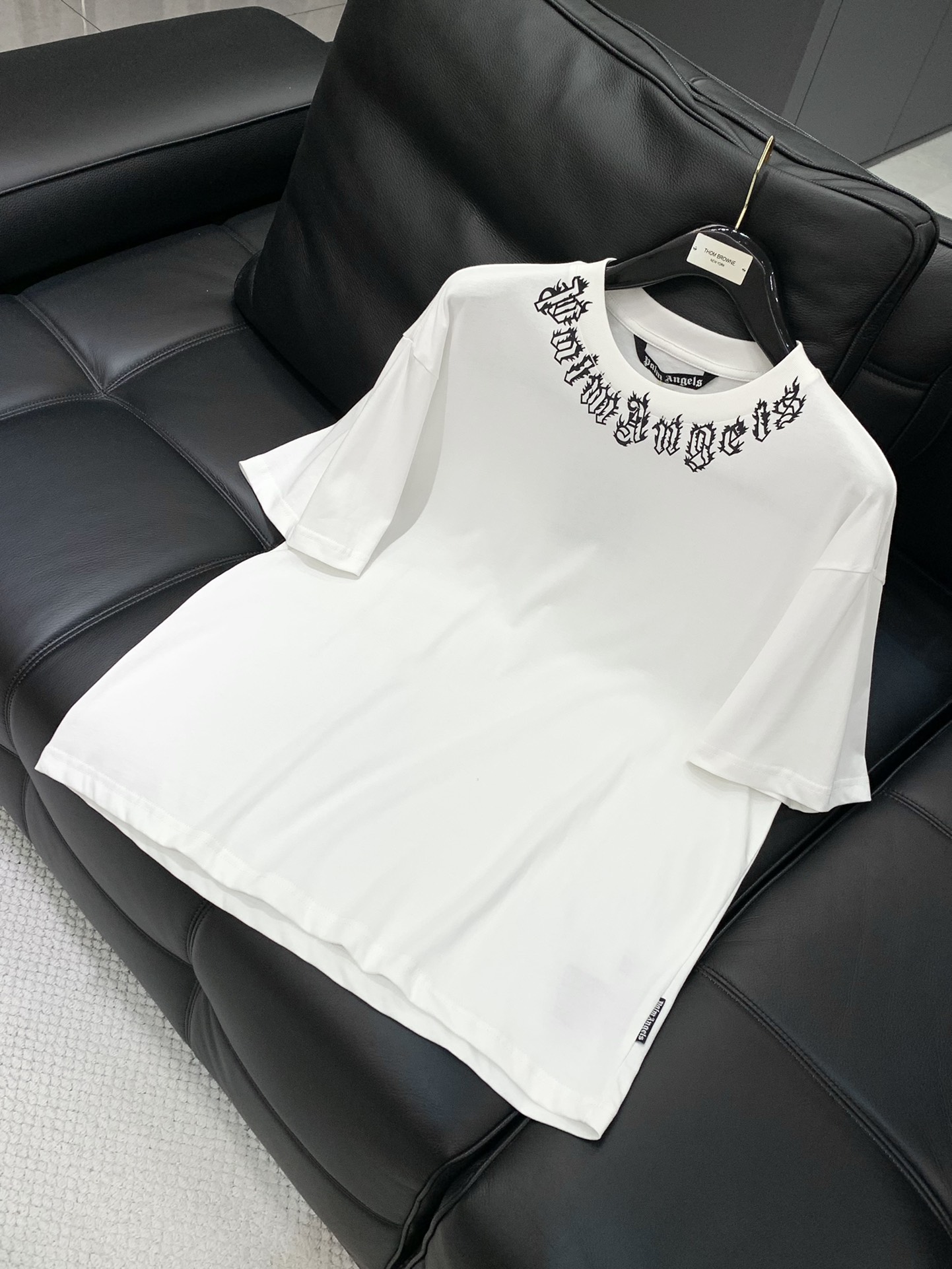 “Palm Angels Summer 2025 Collection: Synchronized Cabinets for One-Size-Fits-All T-Shirts” - 图片 3