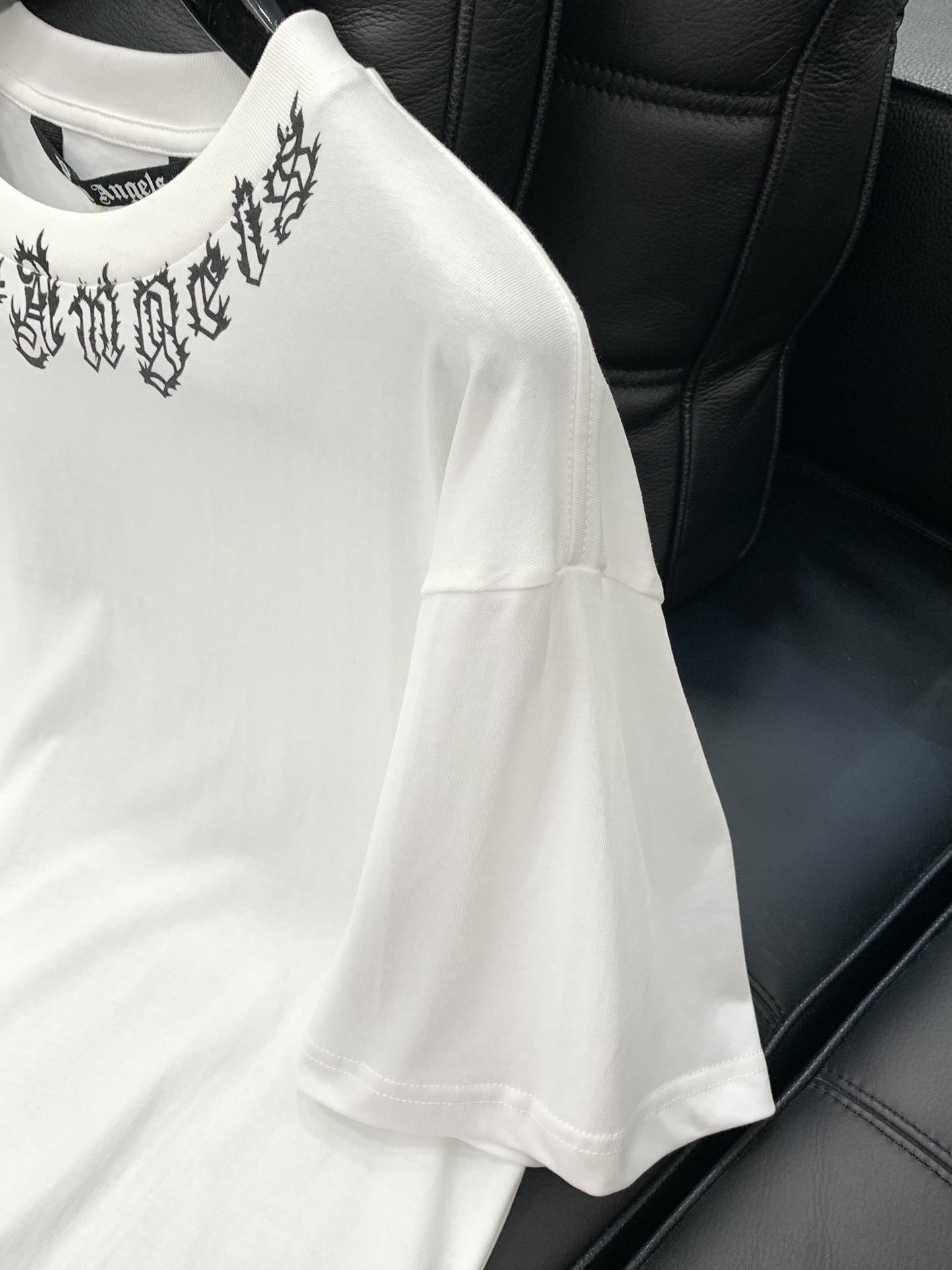 “Palm Angels Summer 2025 Collection: Synchronized Cabinets for One-Size-Fits-All T-Shirts” - 图片 5