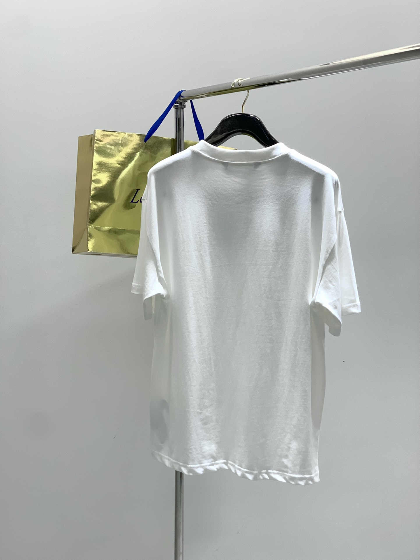 “Palm Angels Summer 2025 Collection: Synchronized Cabinets for One-Size-Fits-All T-Shirts” - 图片 2